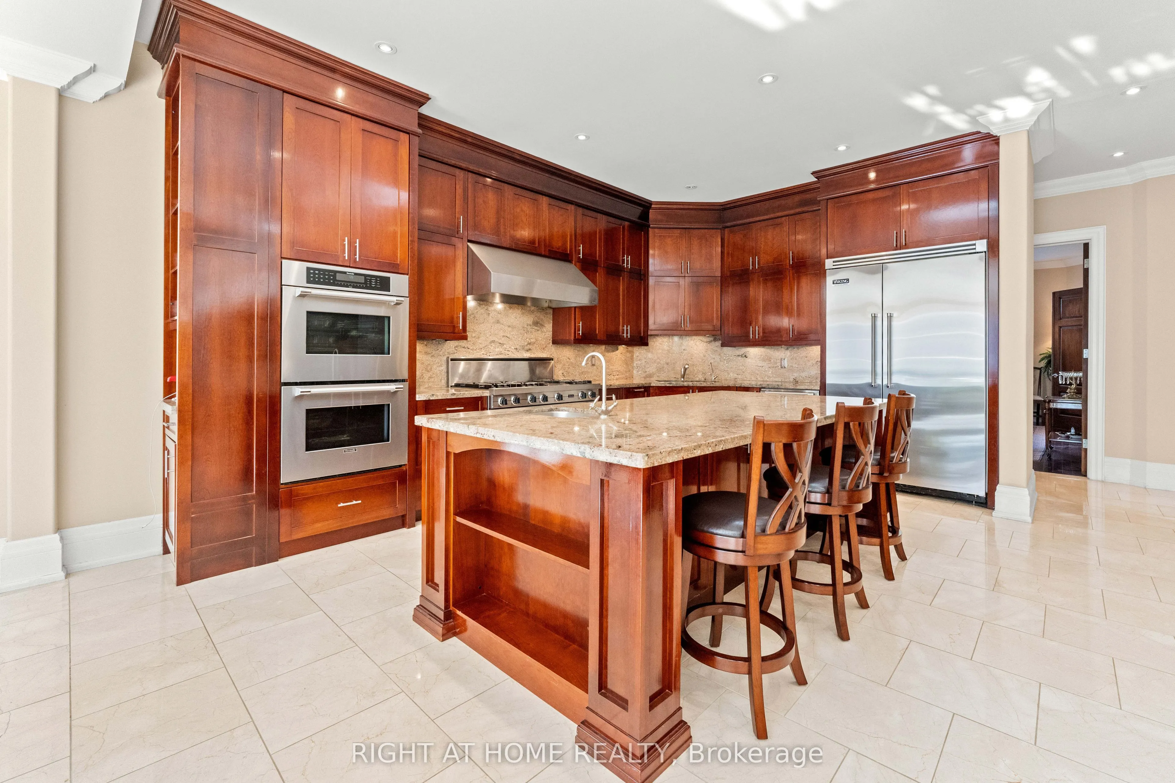 65 Kingswood Drive