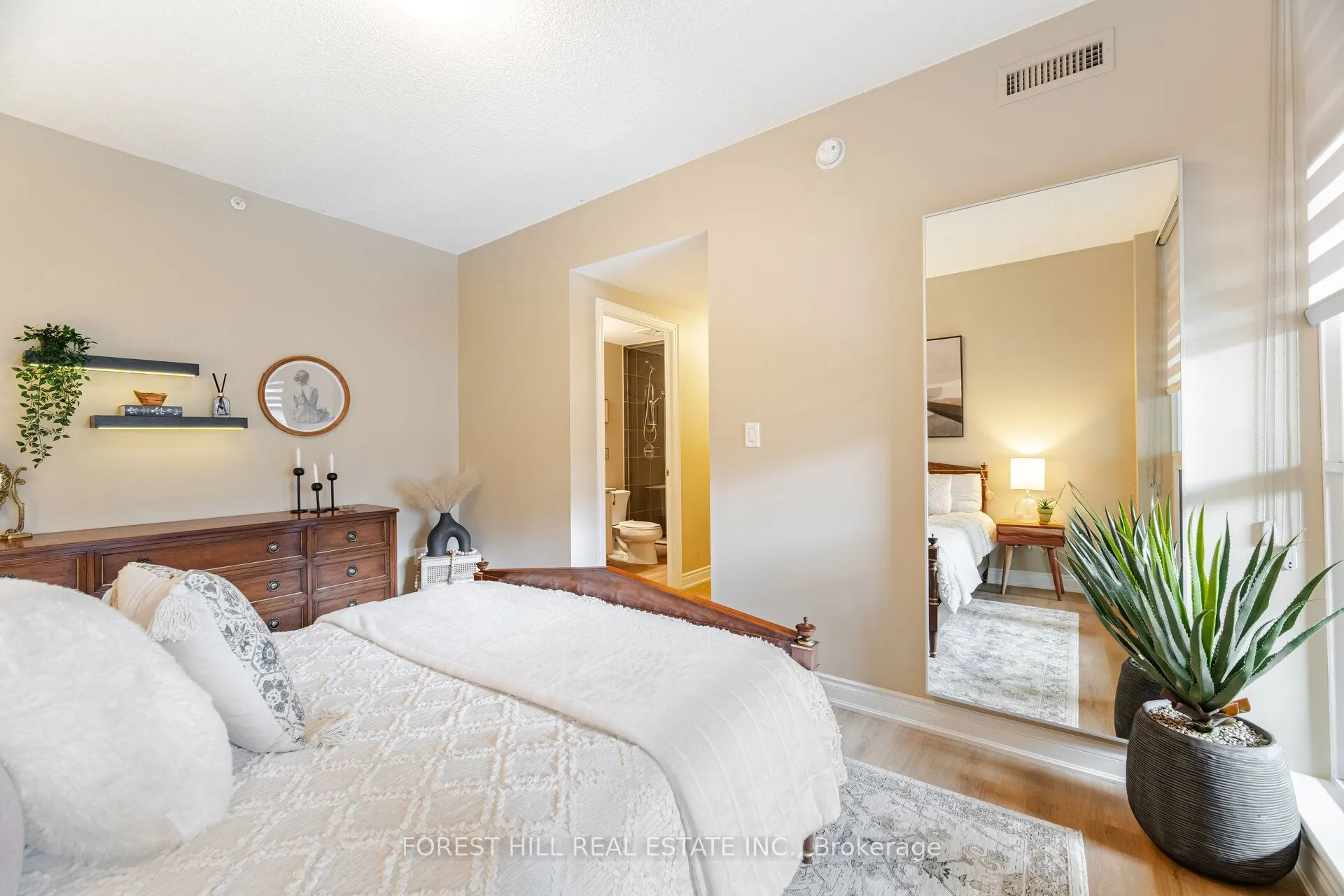 2396 Major Mackenzie Drive W #220