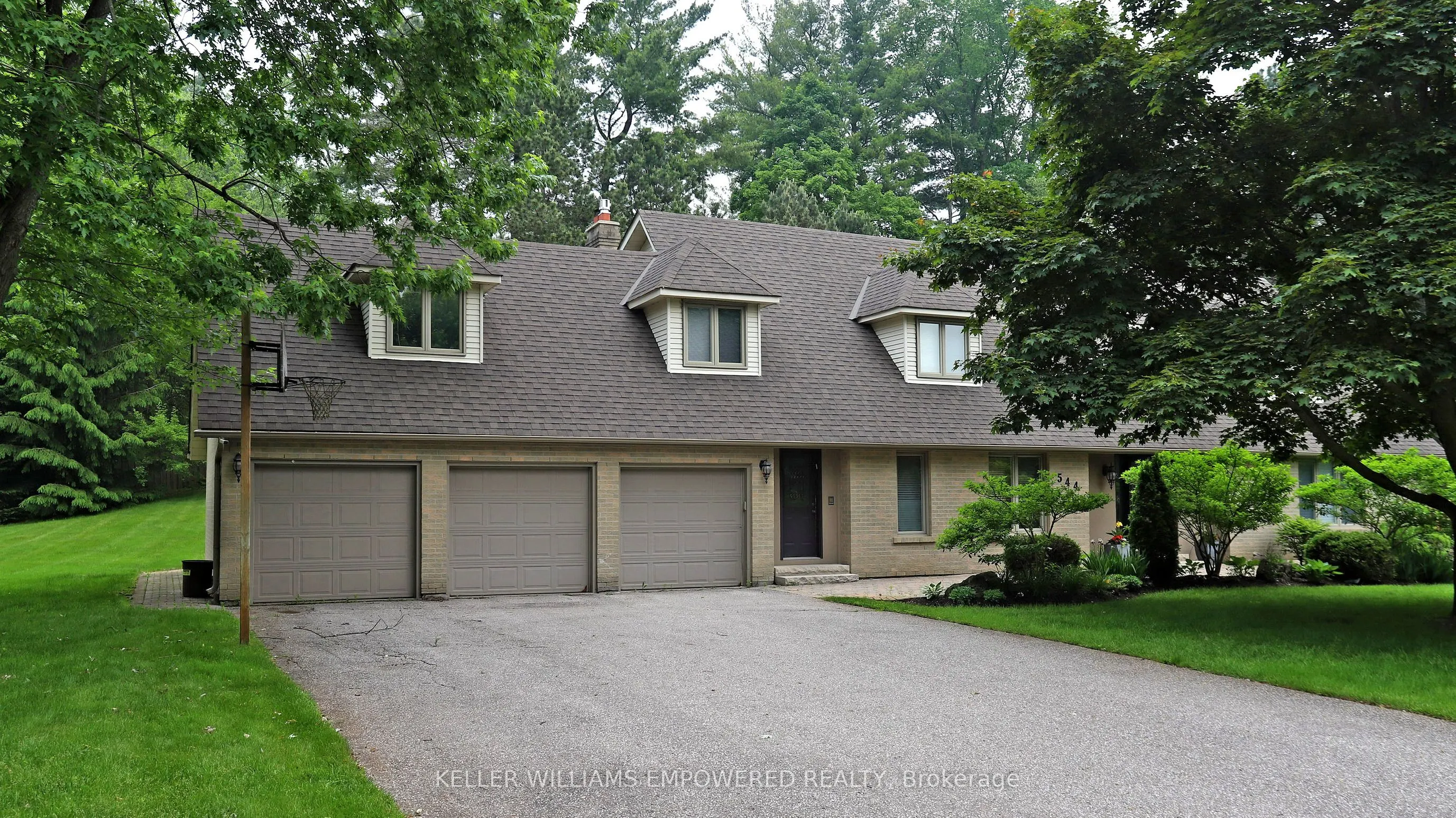 544 Woodland Acres Crescent