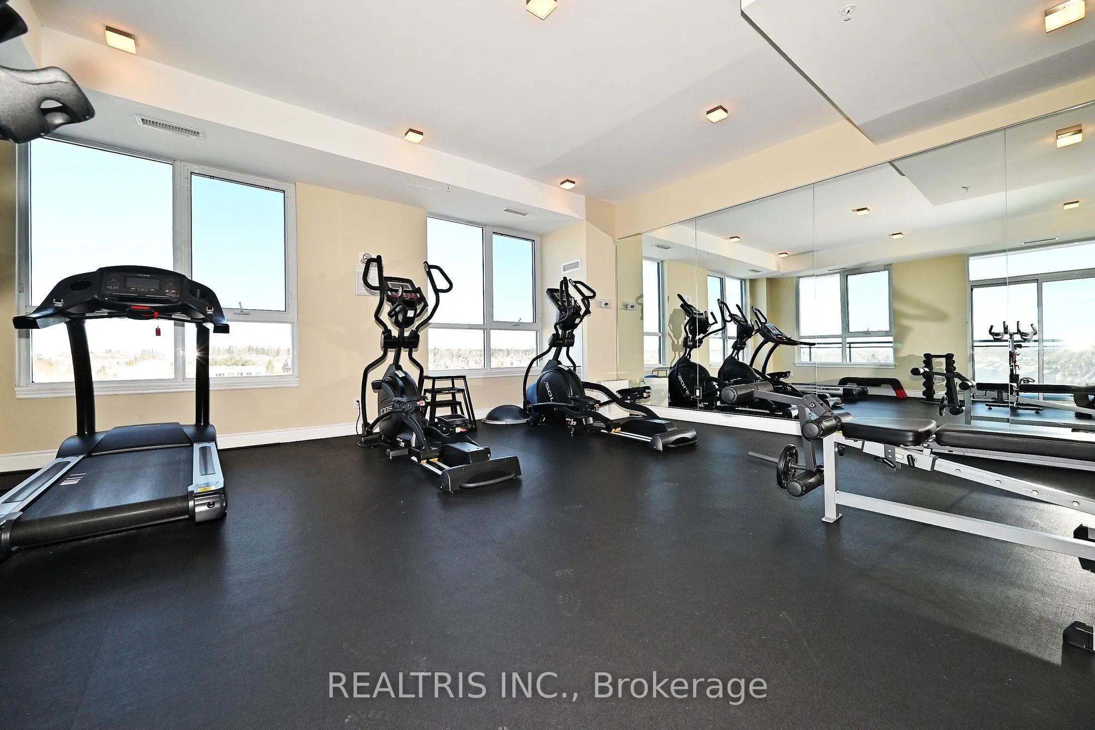 11611 Yonge Street #809