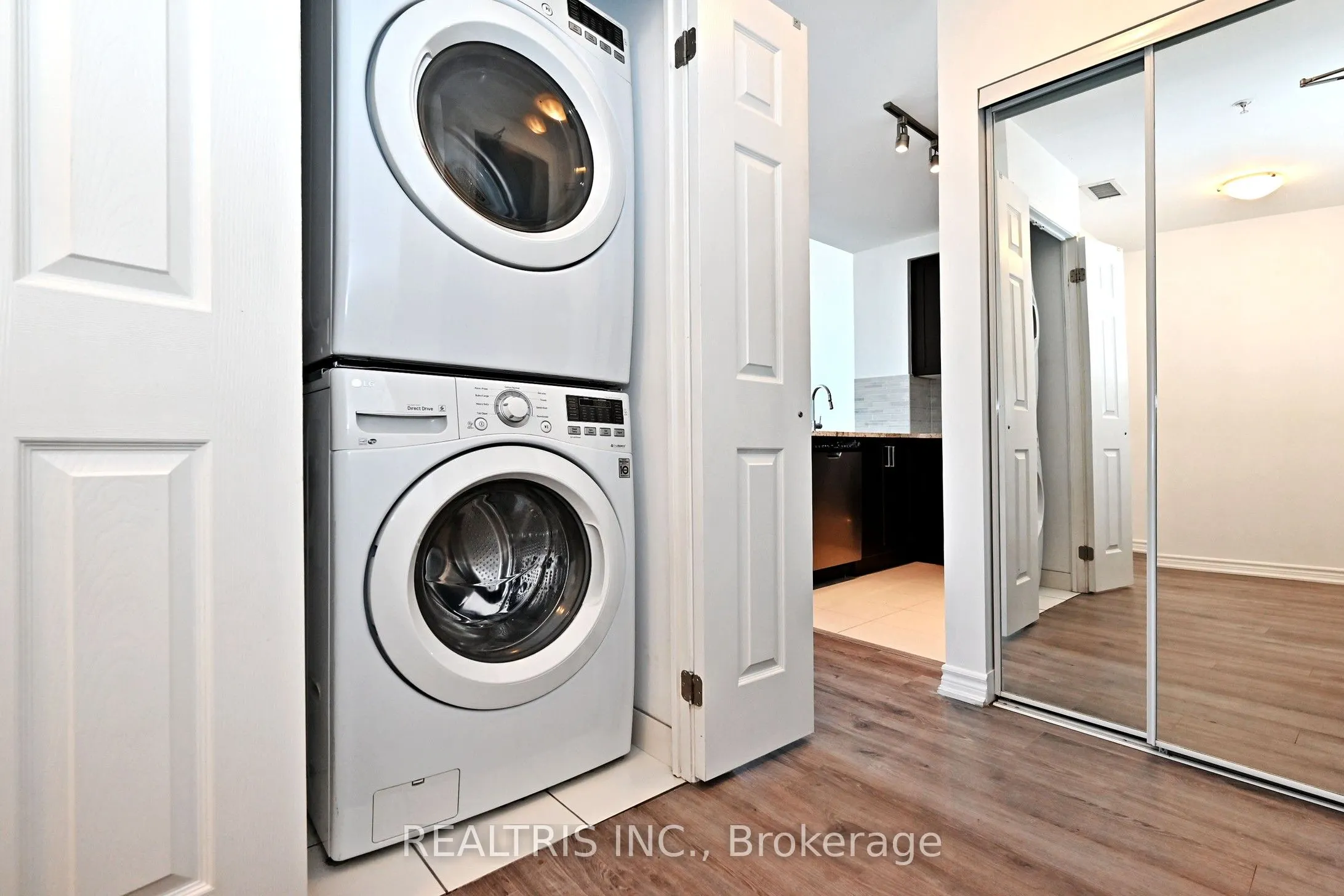 11611 Yonge Street #809