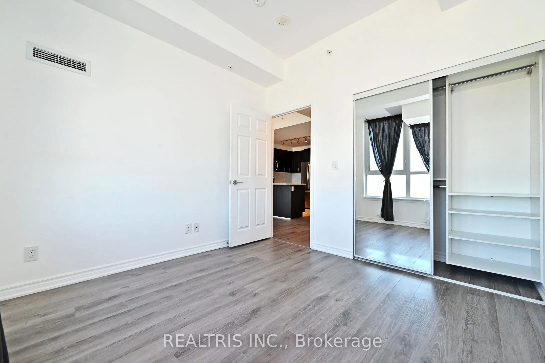11611 Yonge Street #809