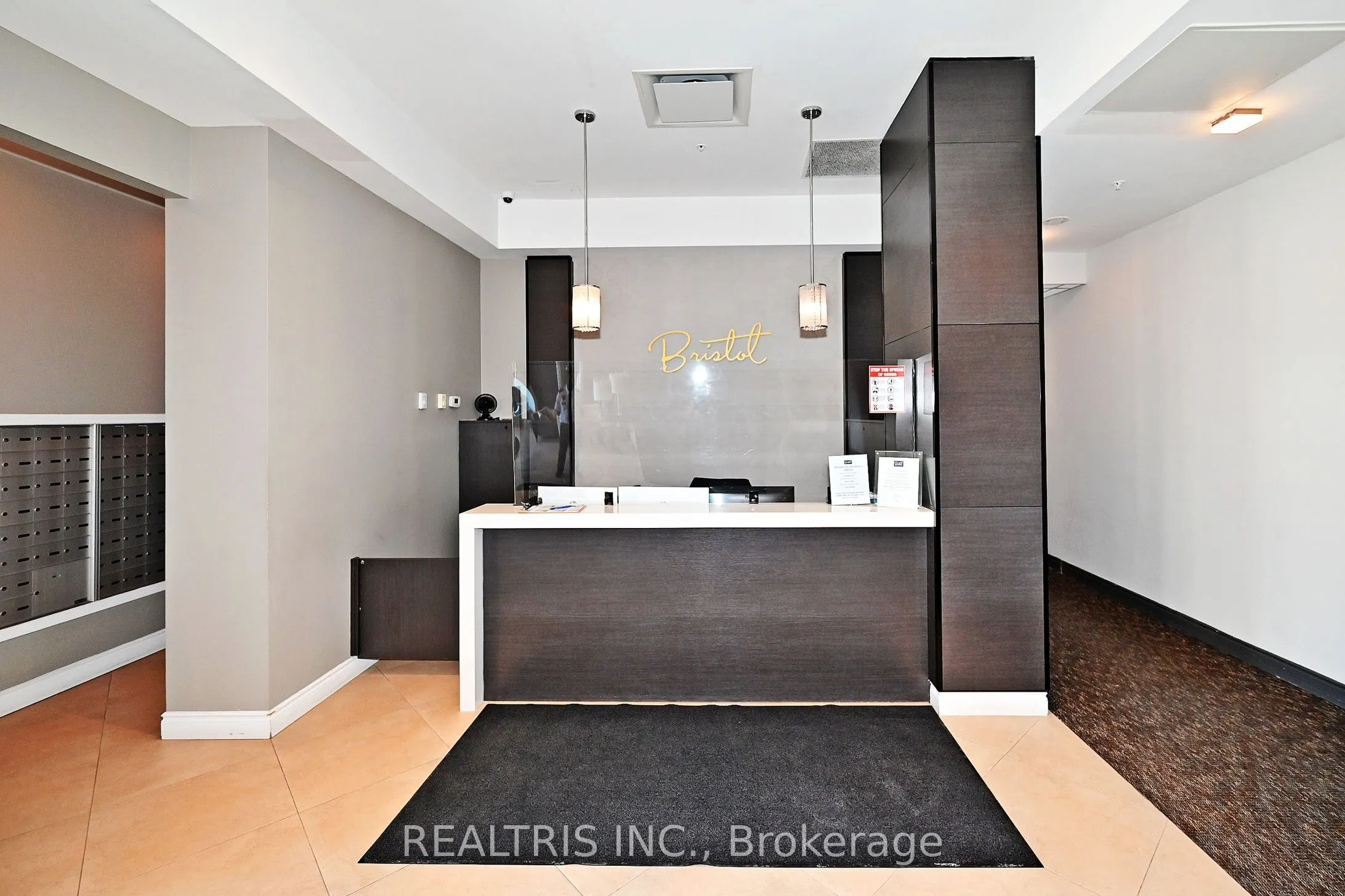 11611 Yonge Street #809