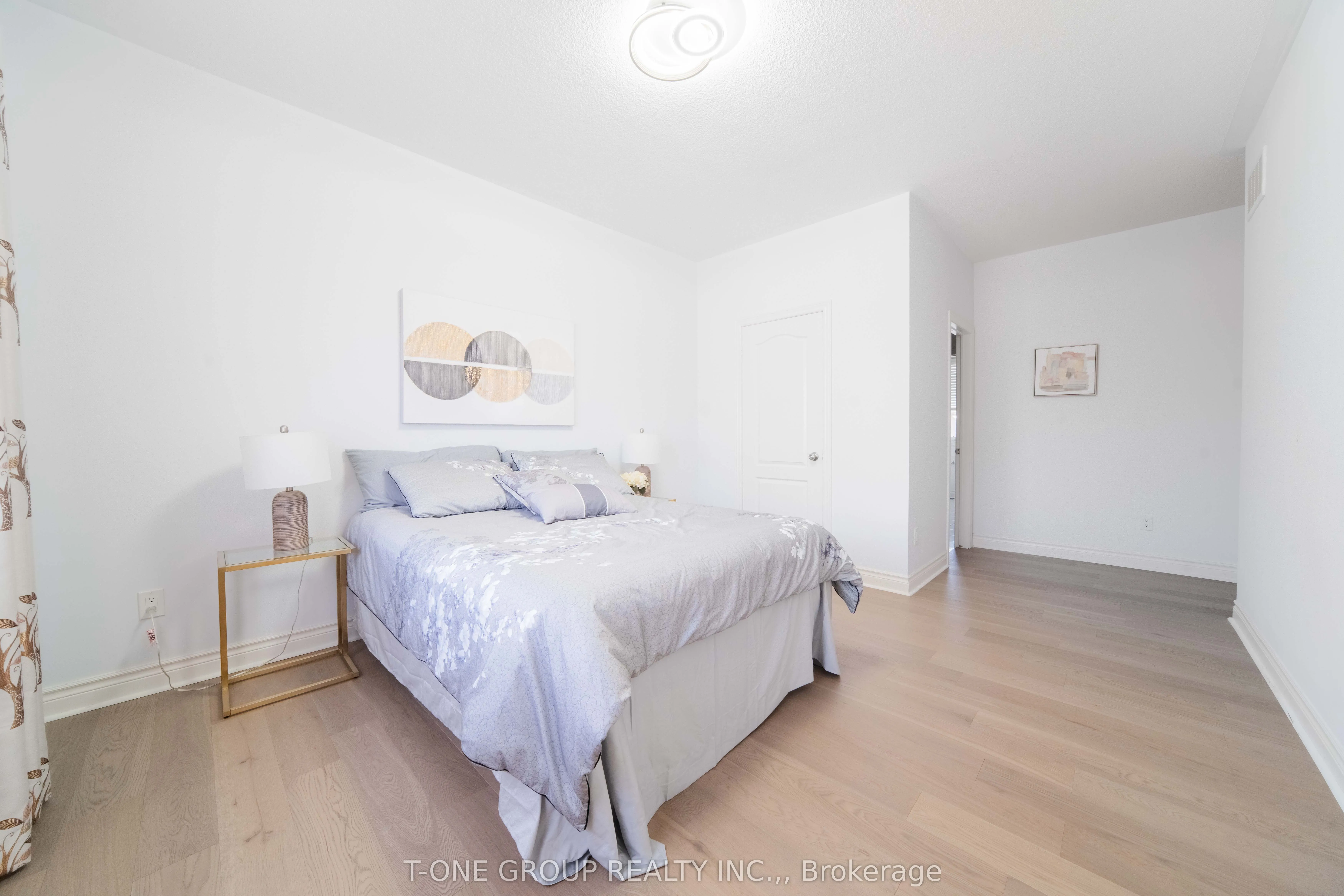 63 Ken Sinclair Crescent