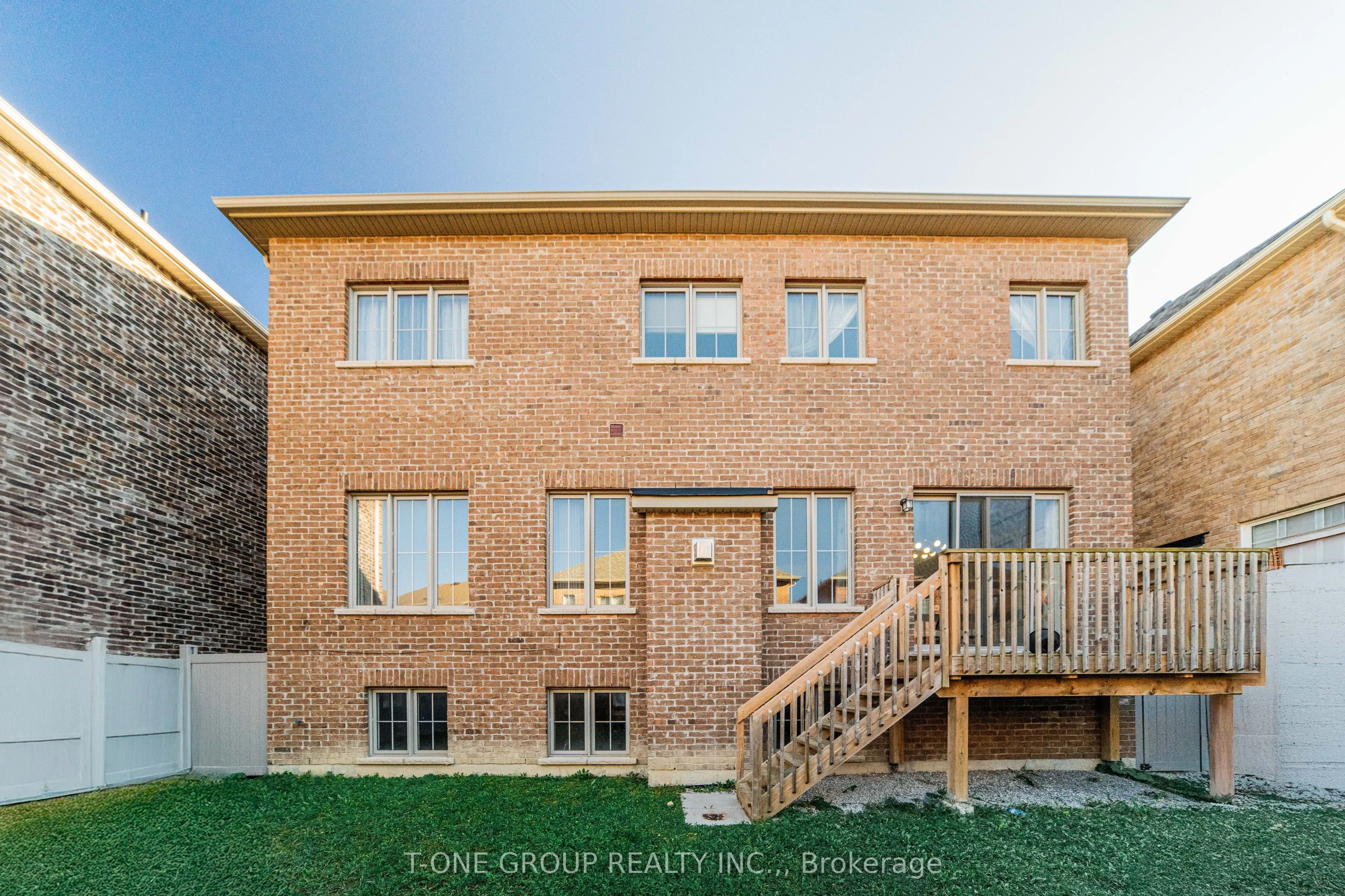 63 Ken Sinclair Crescent