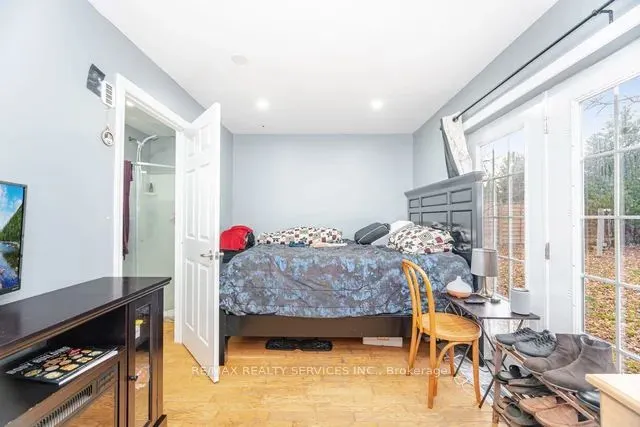 102 Queen Street S