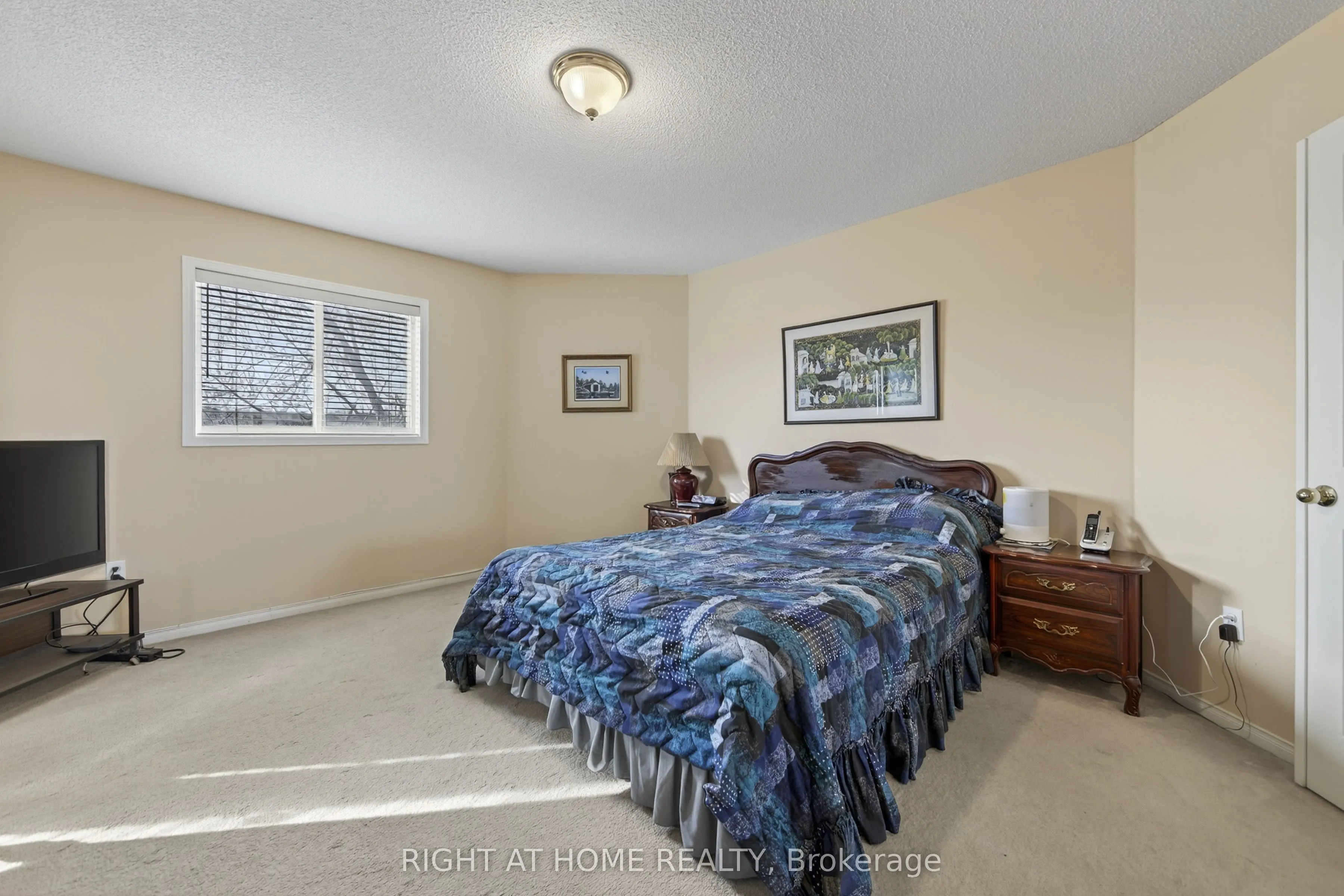 1338 Vincent Crescent