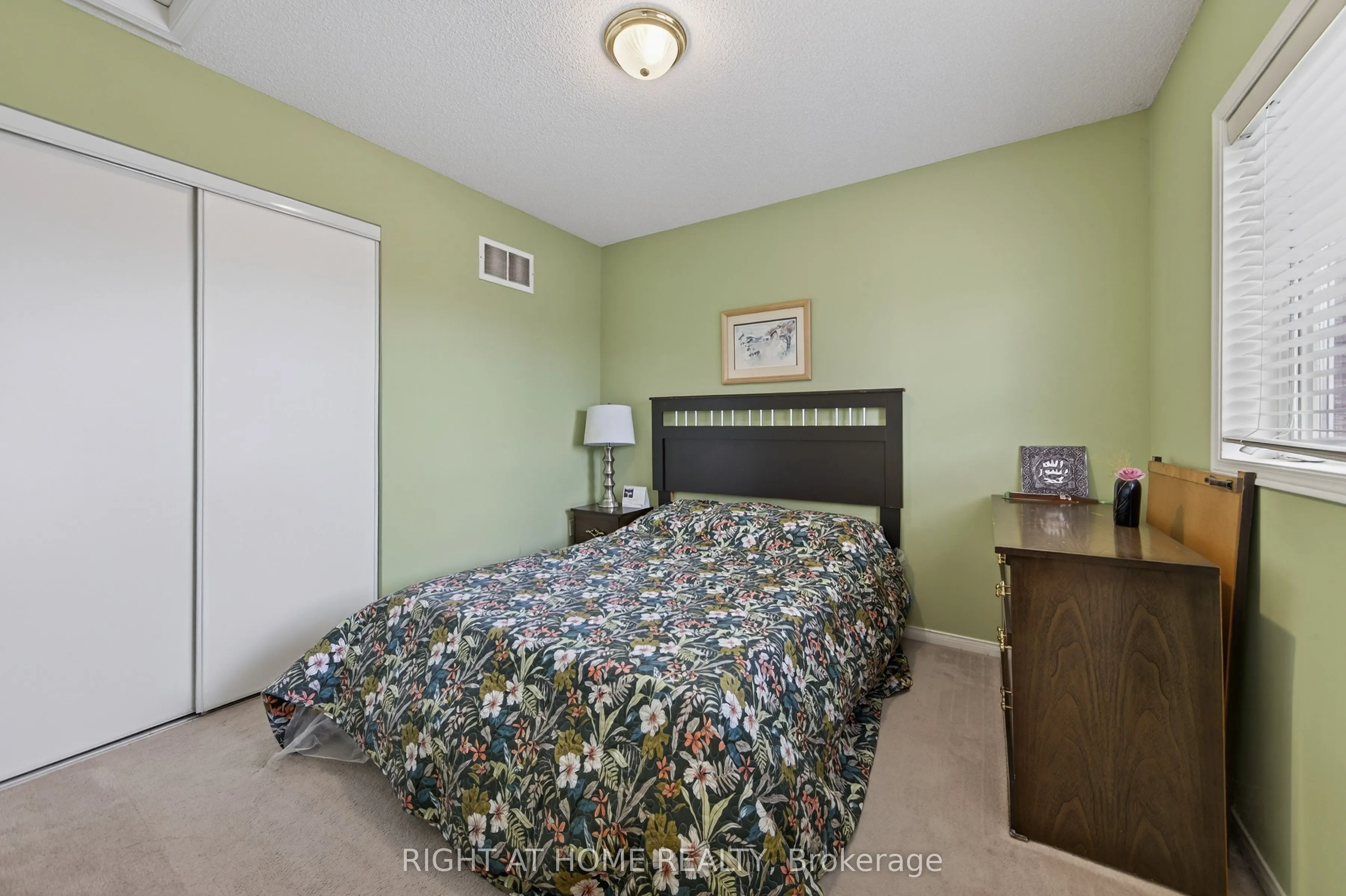 1338 Vincent Crescent