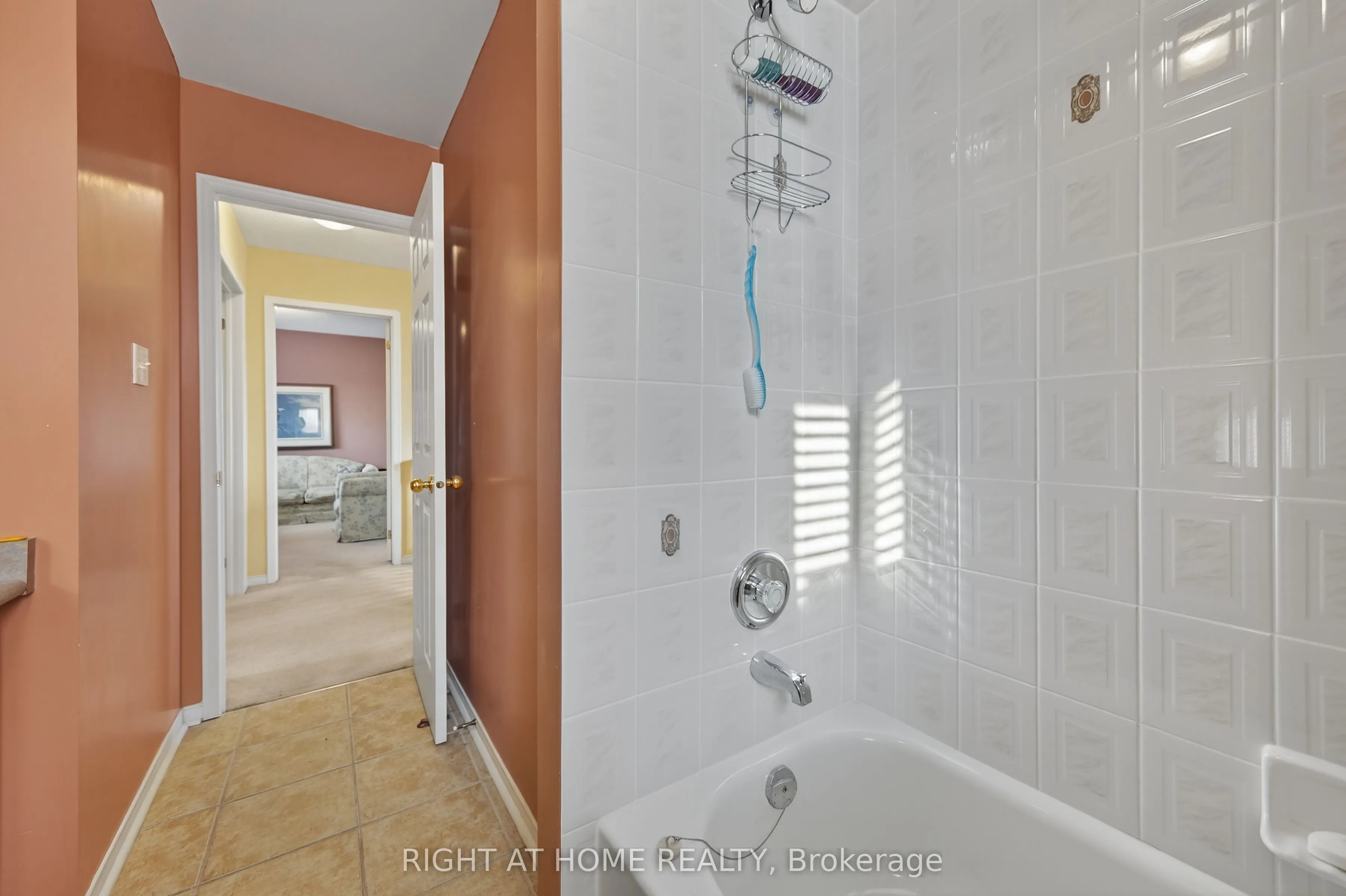 1338 Vincent Crescent