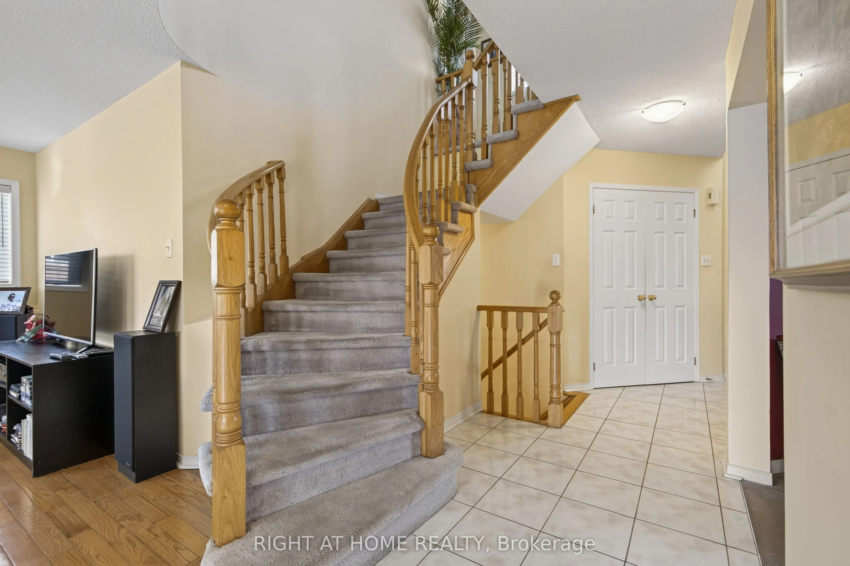 1338 Vincent Crescent