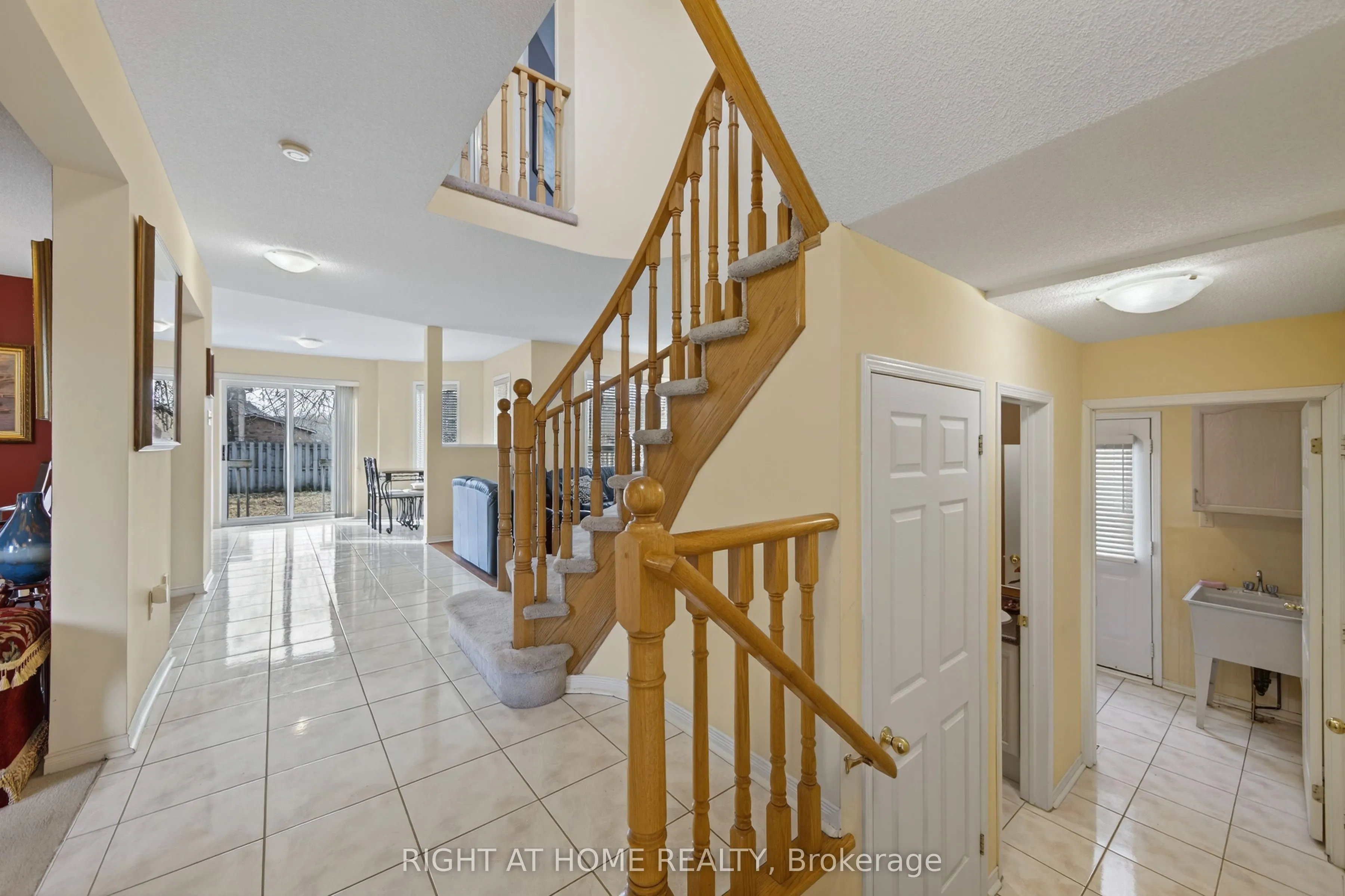 1338 Vincent Crescent