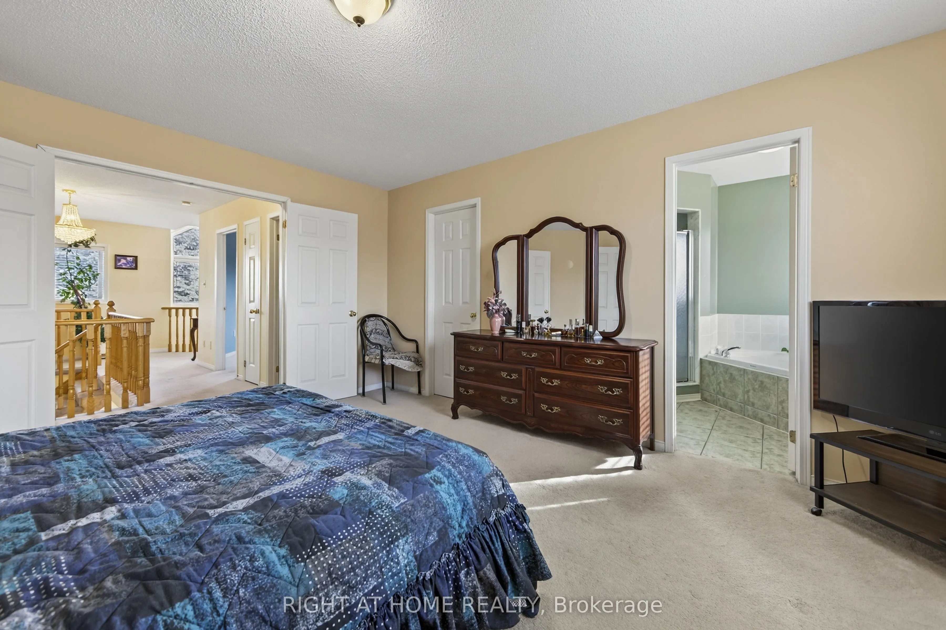 1338 Vincent Crescent