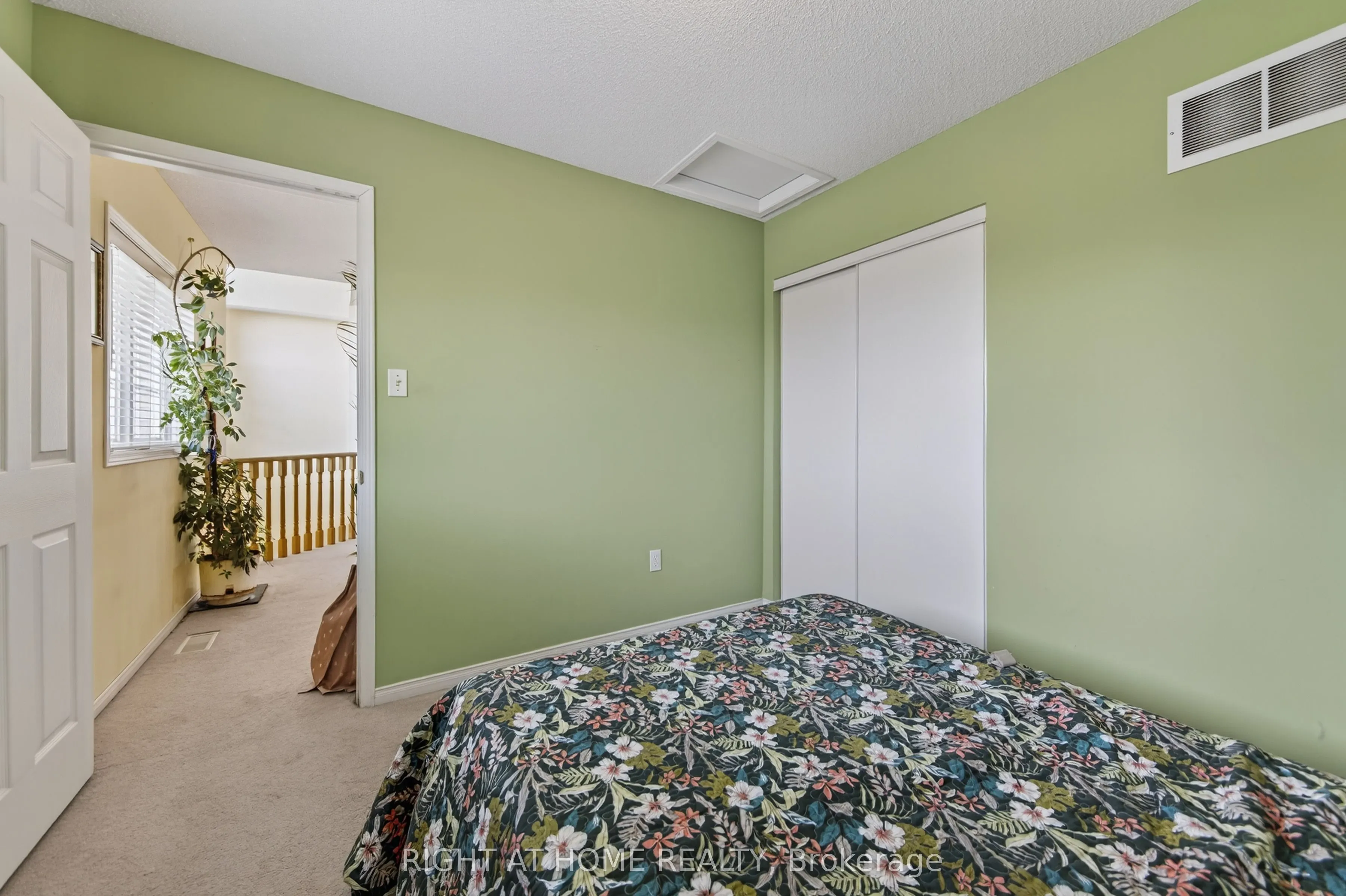 1338 Vincent Crescent