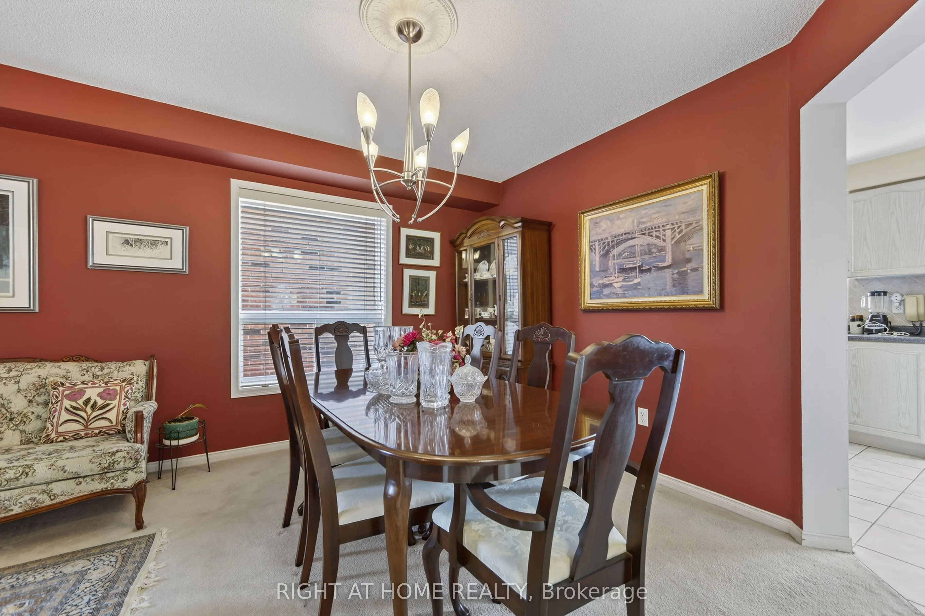 1338 Vincent Crescent