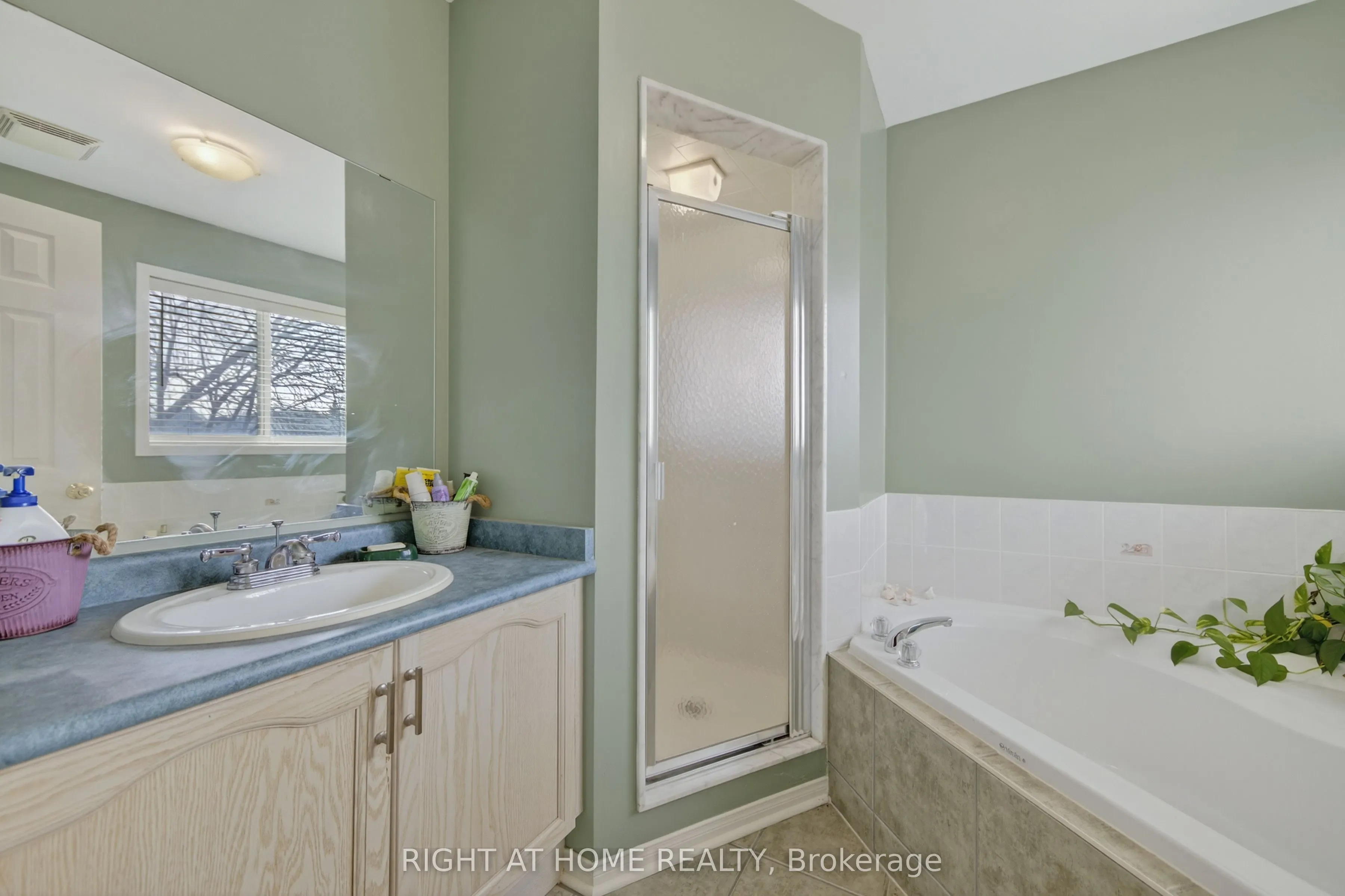 1338 Vincent Crescent