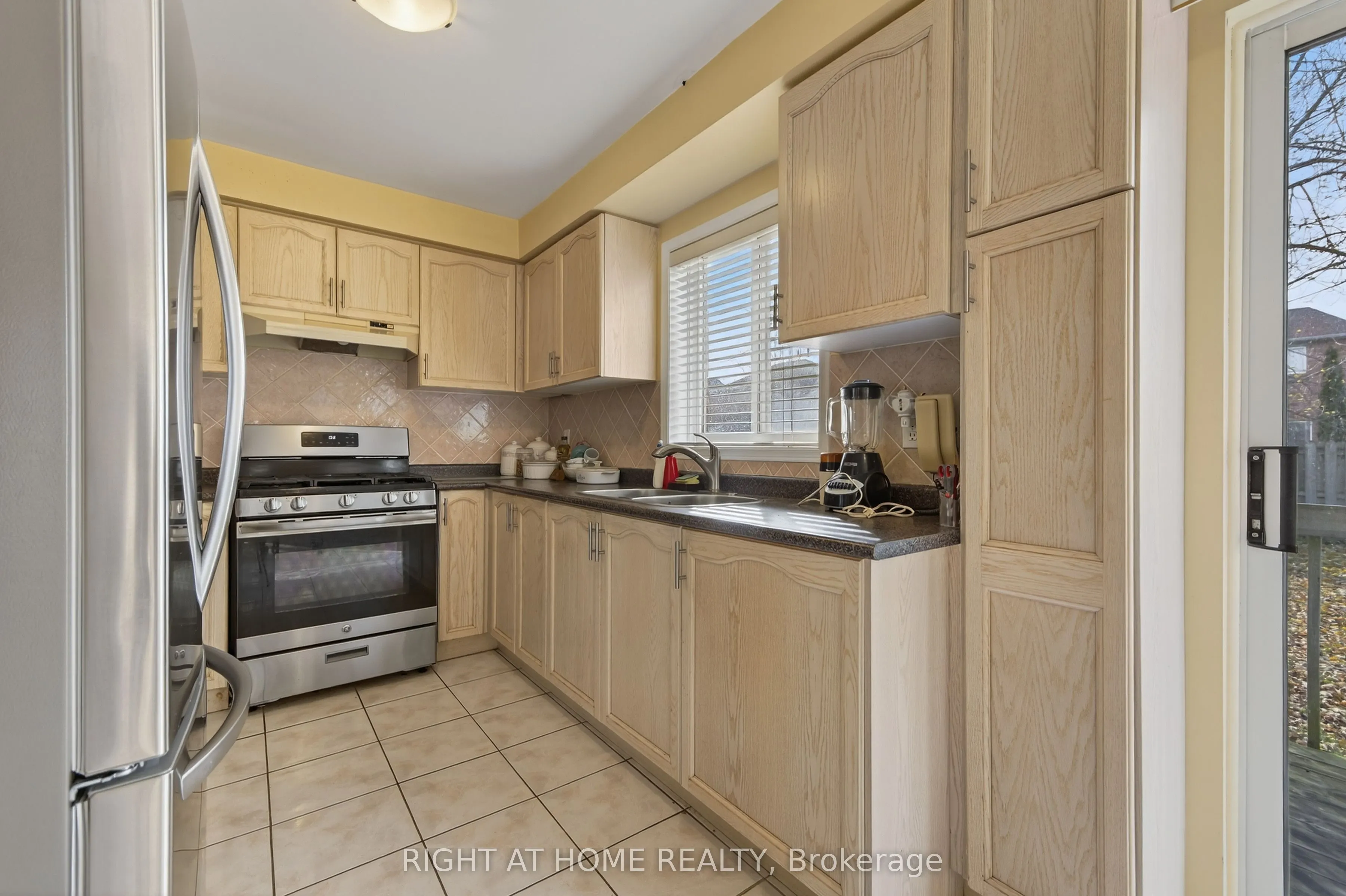 1338 Vincent Crescent