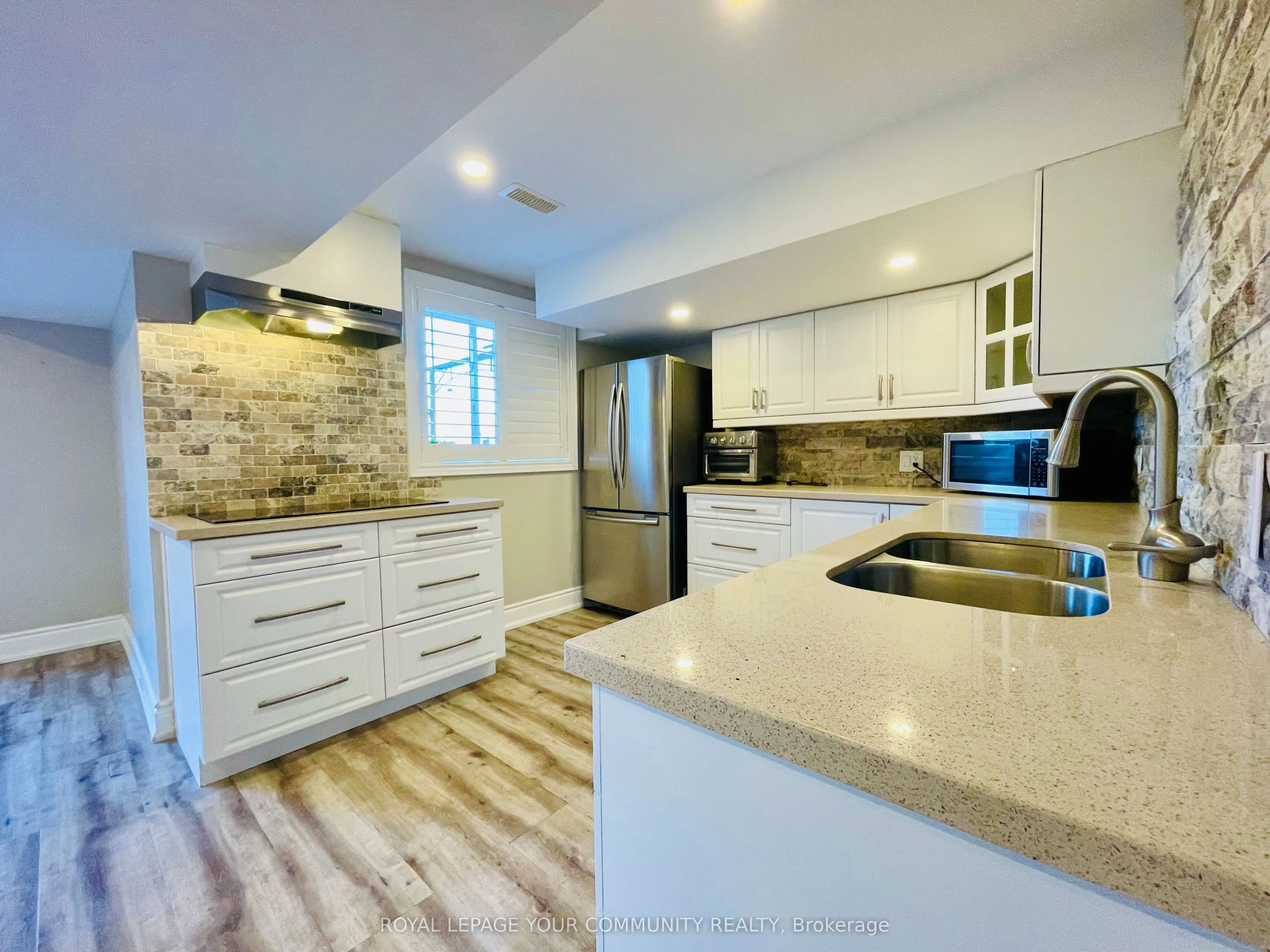 996 Booth Avenue
