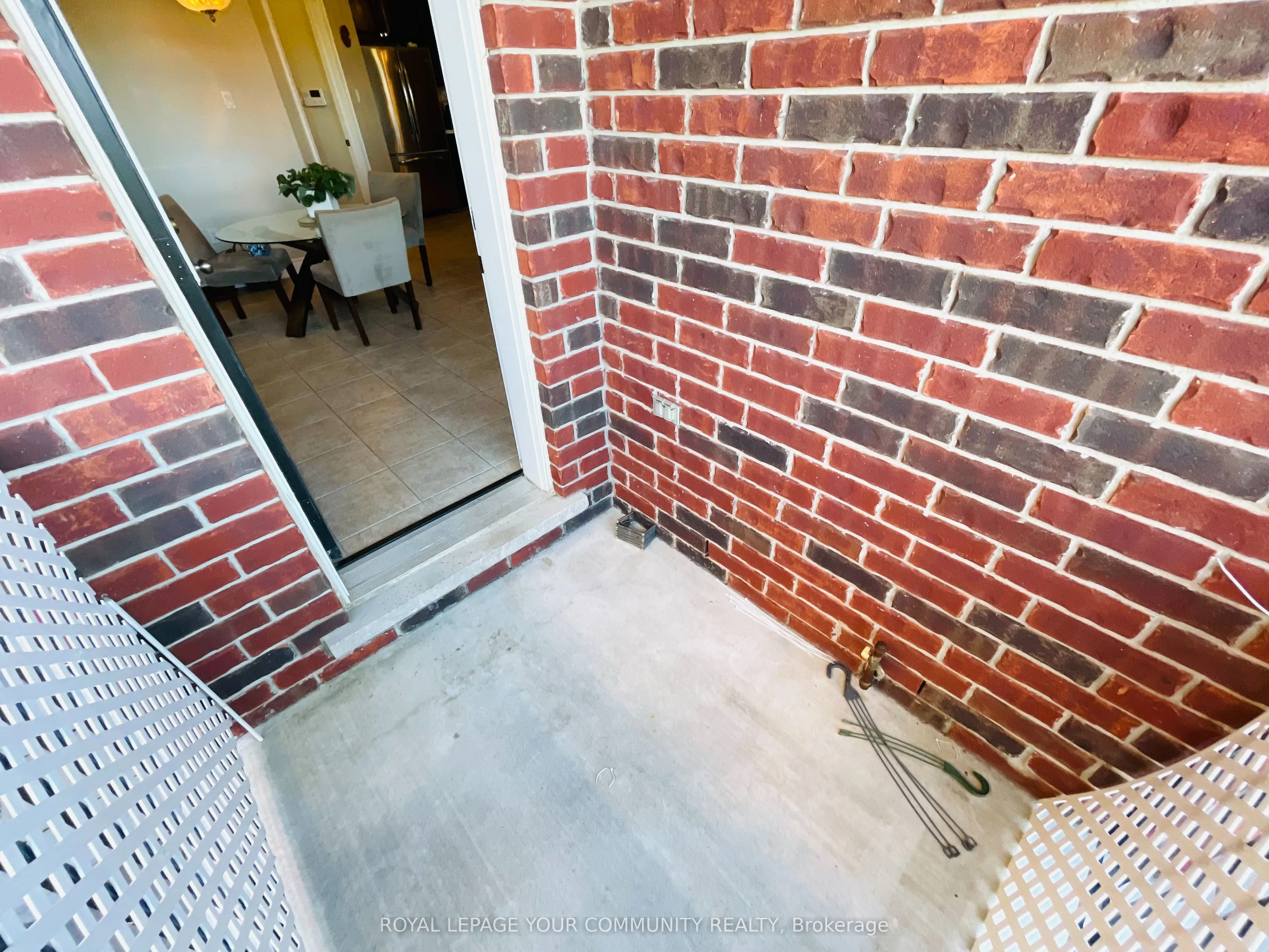 996 Booth Avenue