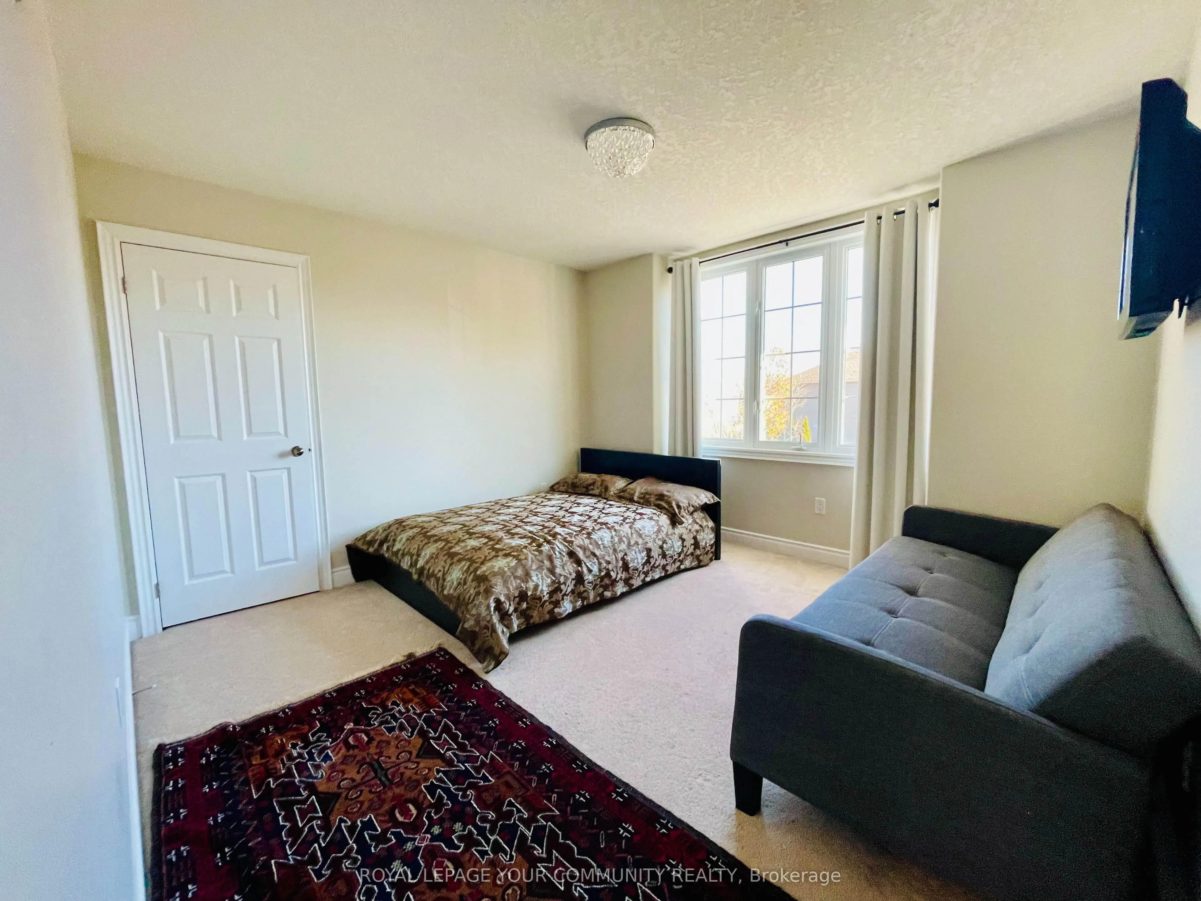 996 Booth Avenue