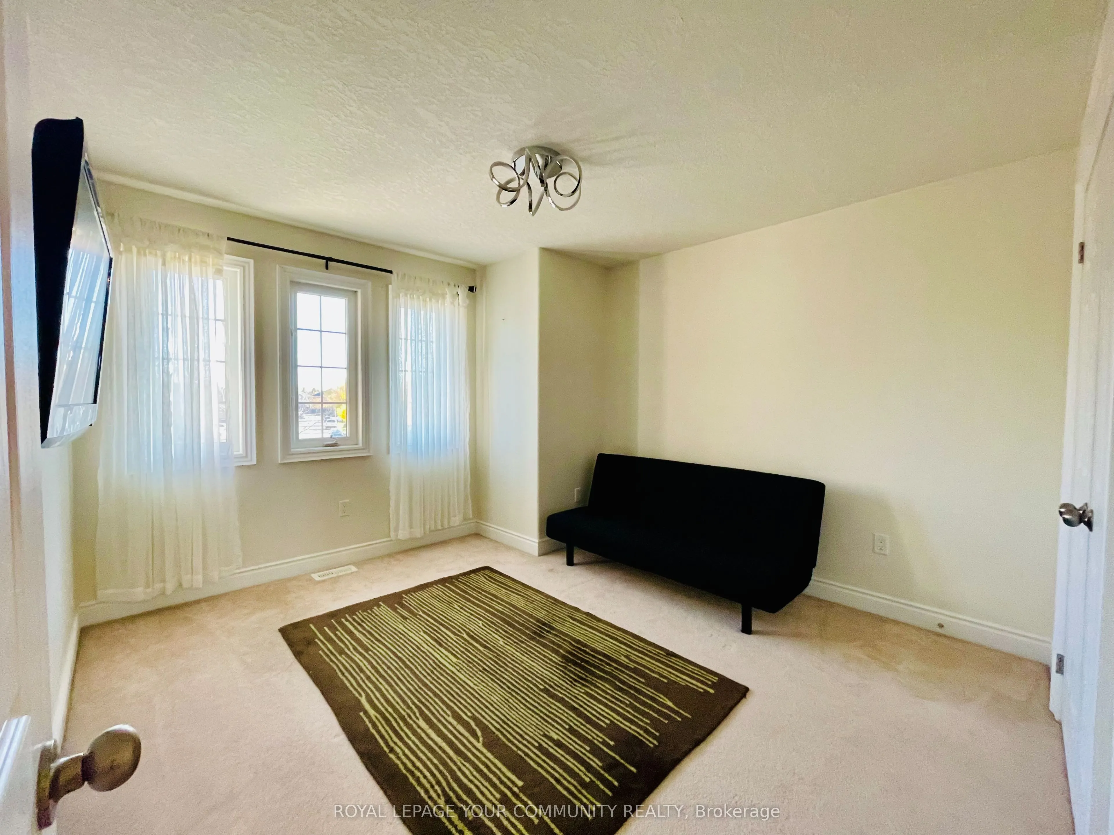 996 Booth Avenue