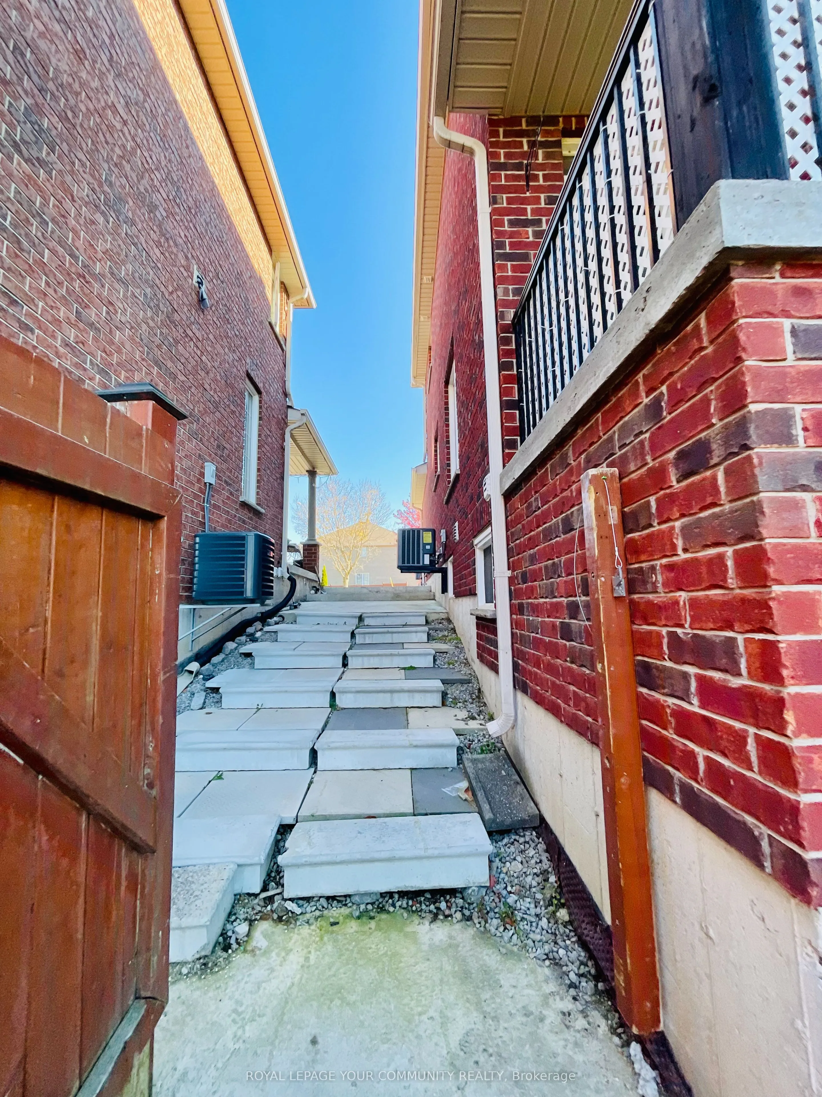 996 Booth Avenue