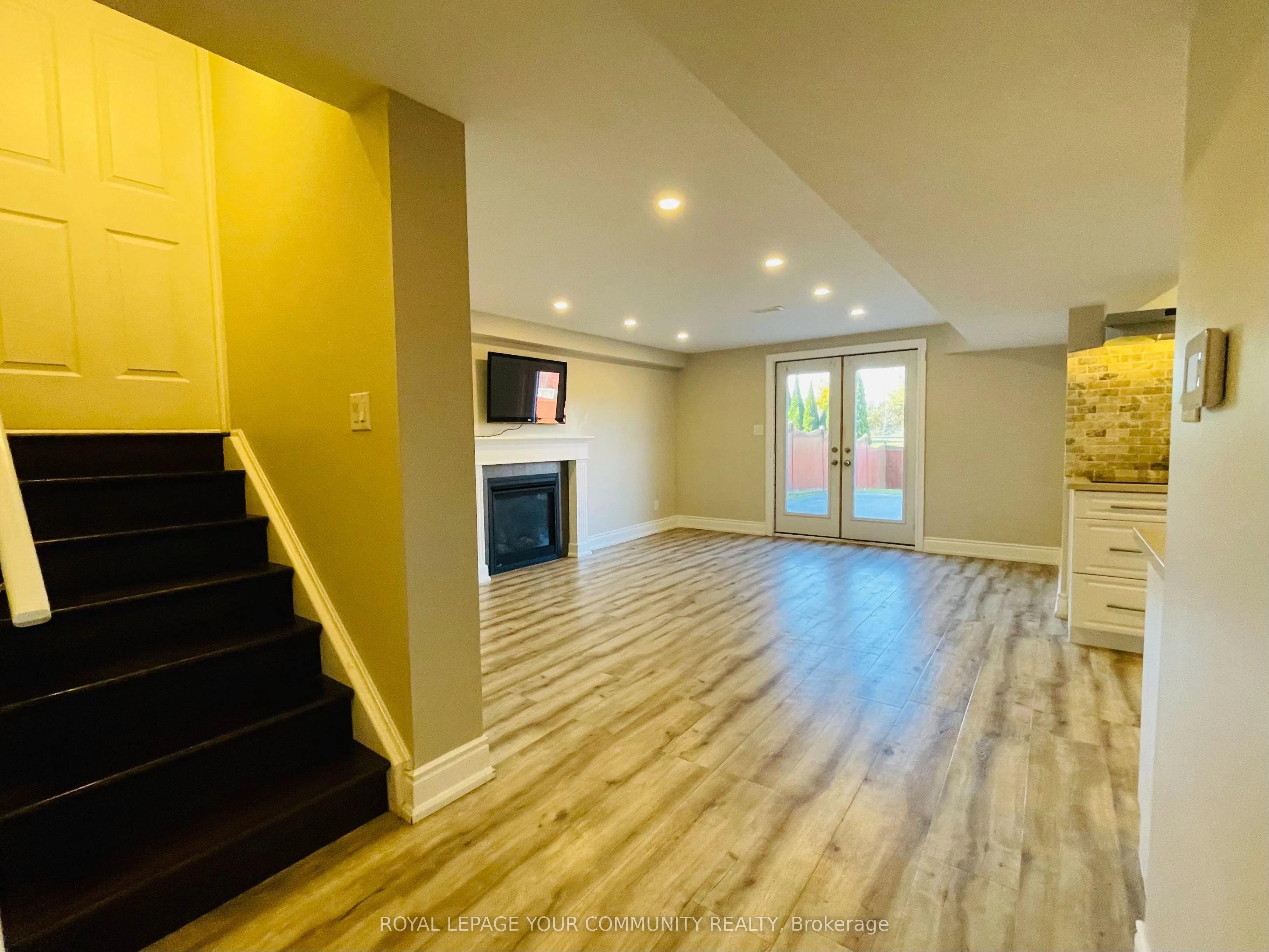 996 Booth Avenue