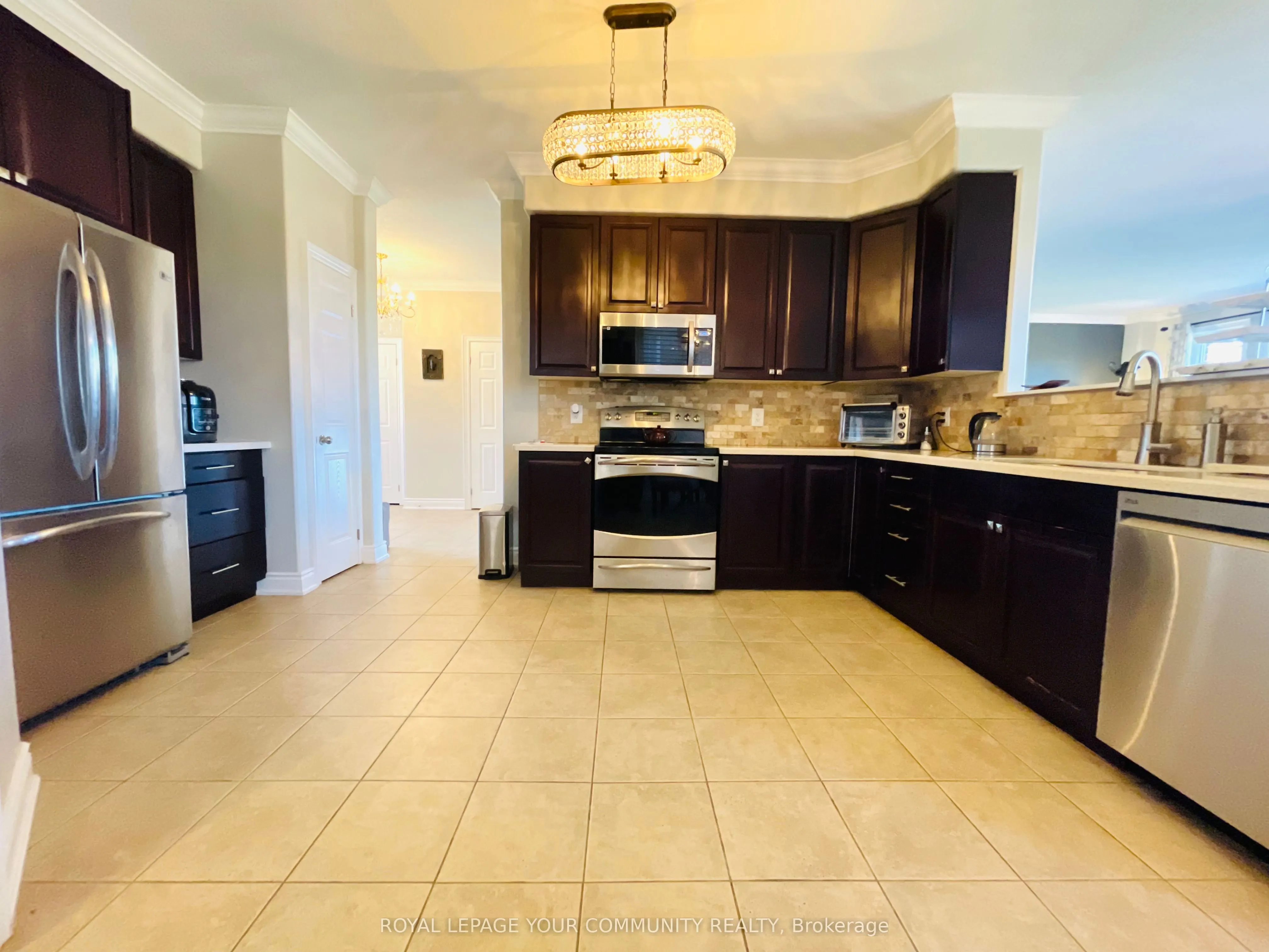 996 Booth Avenue