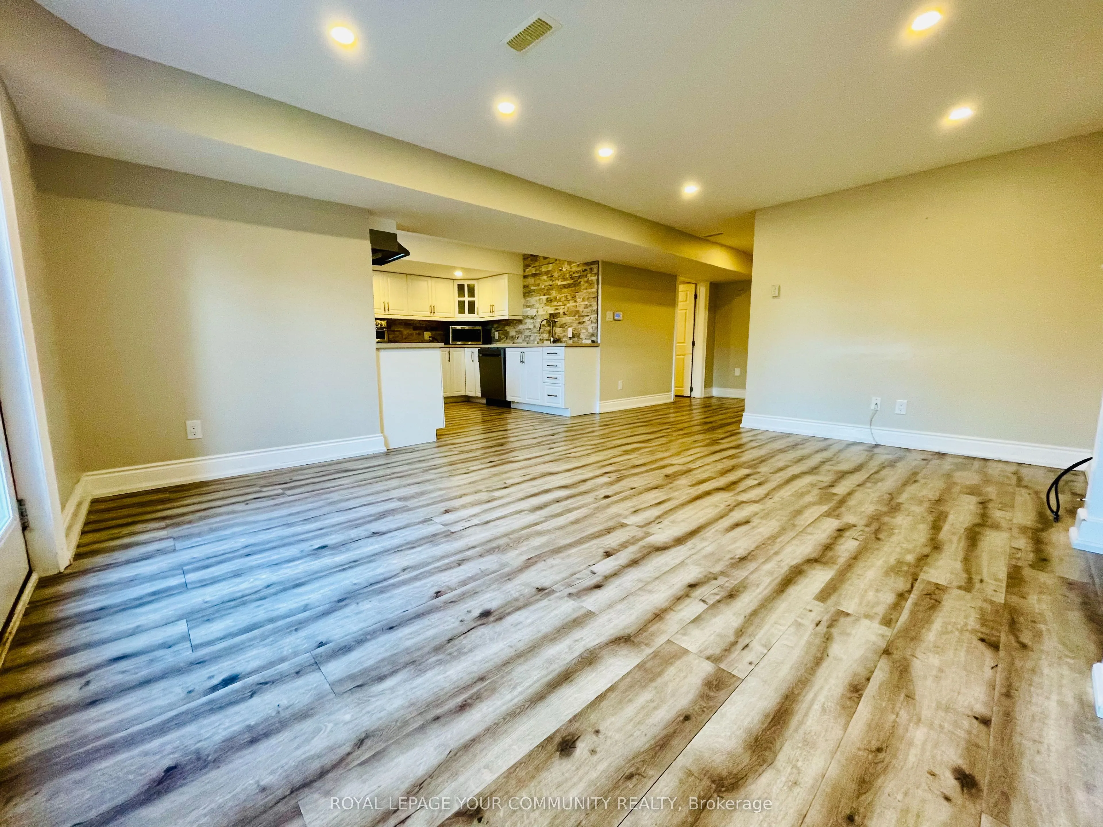 996 Booth Avenue