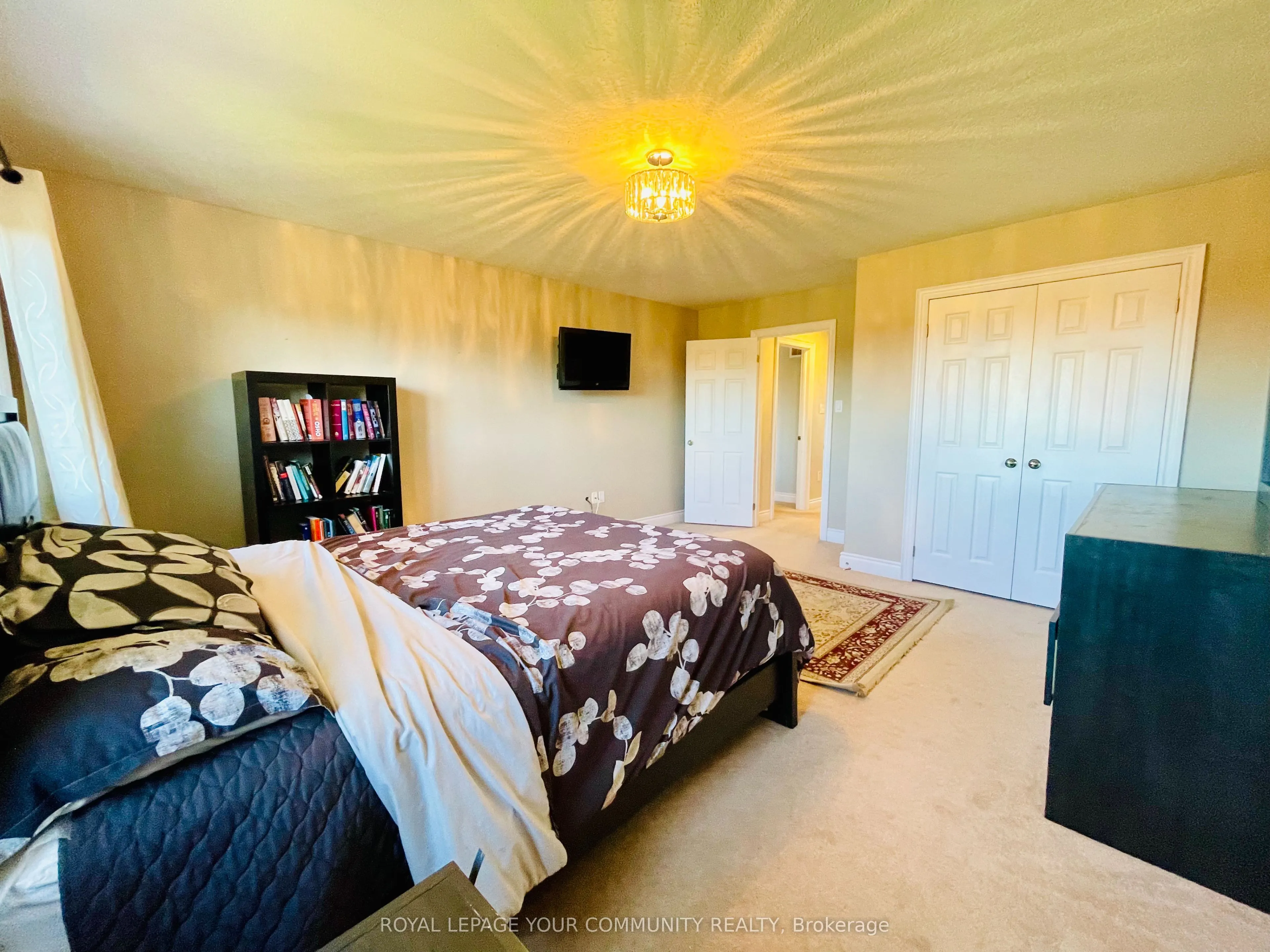 996 Booth Avenue