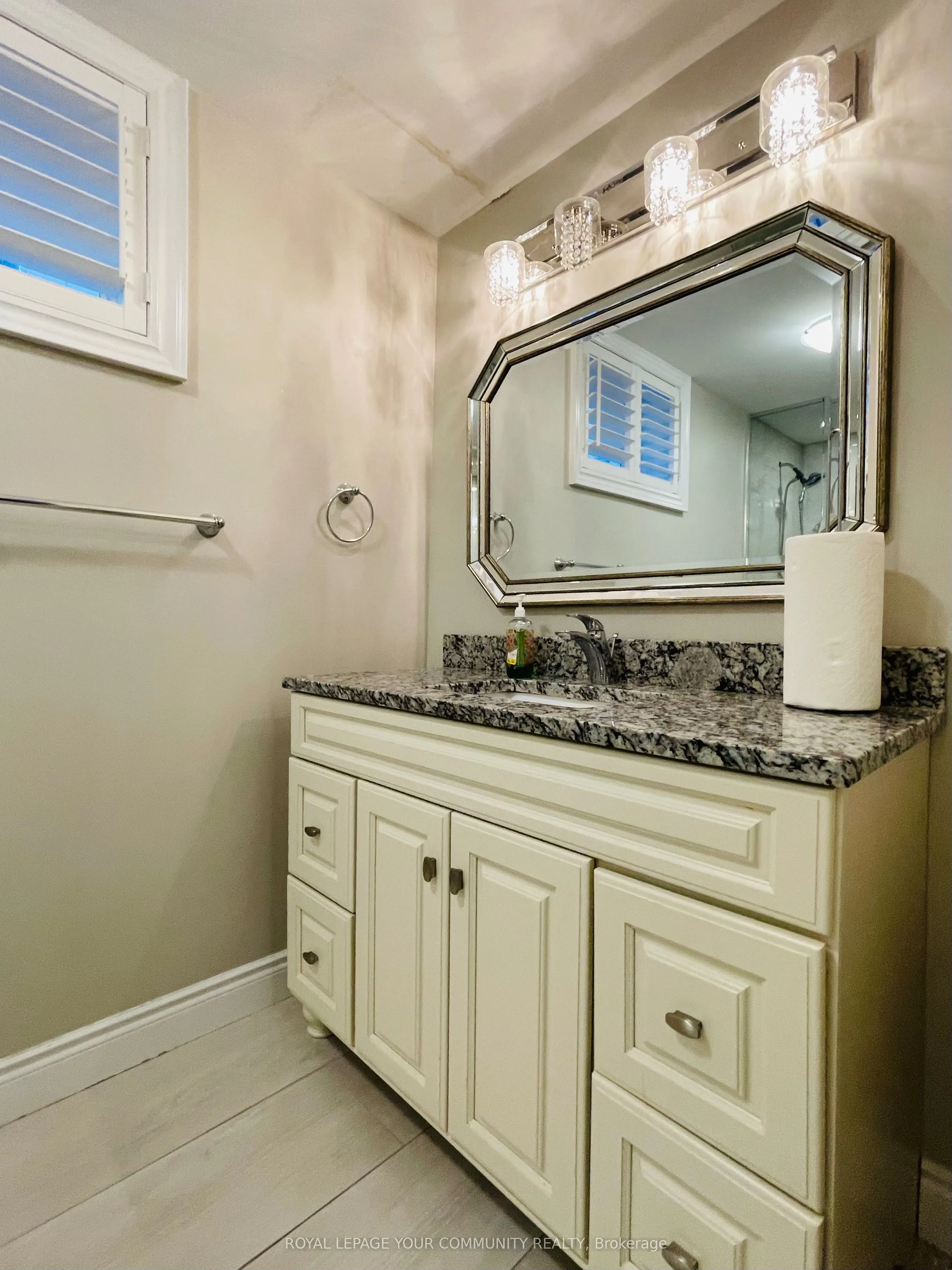 996 Booth Avenue