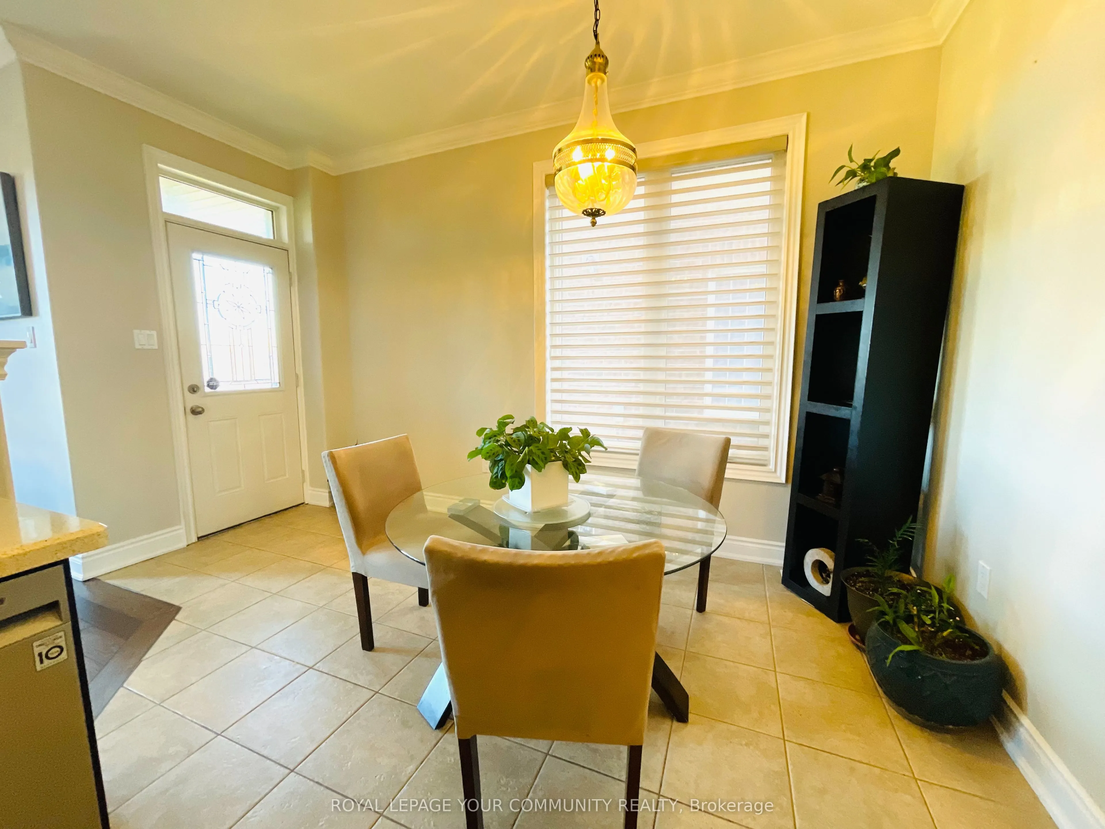 996 Booth Avenue