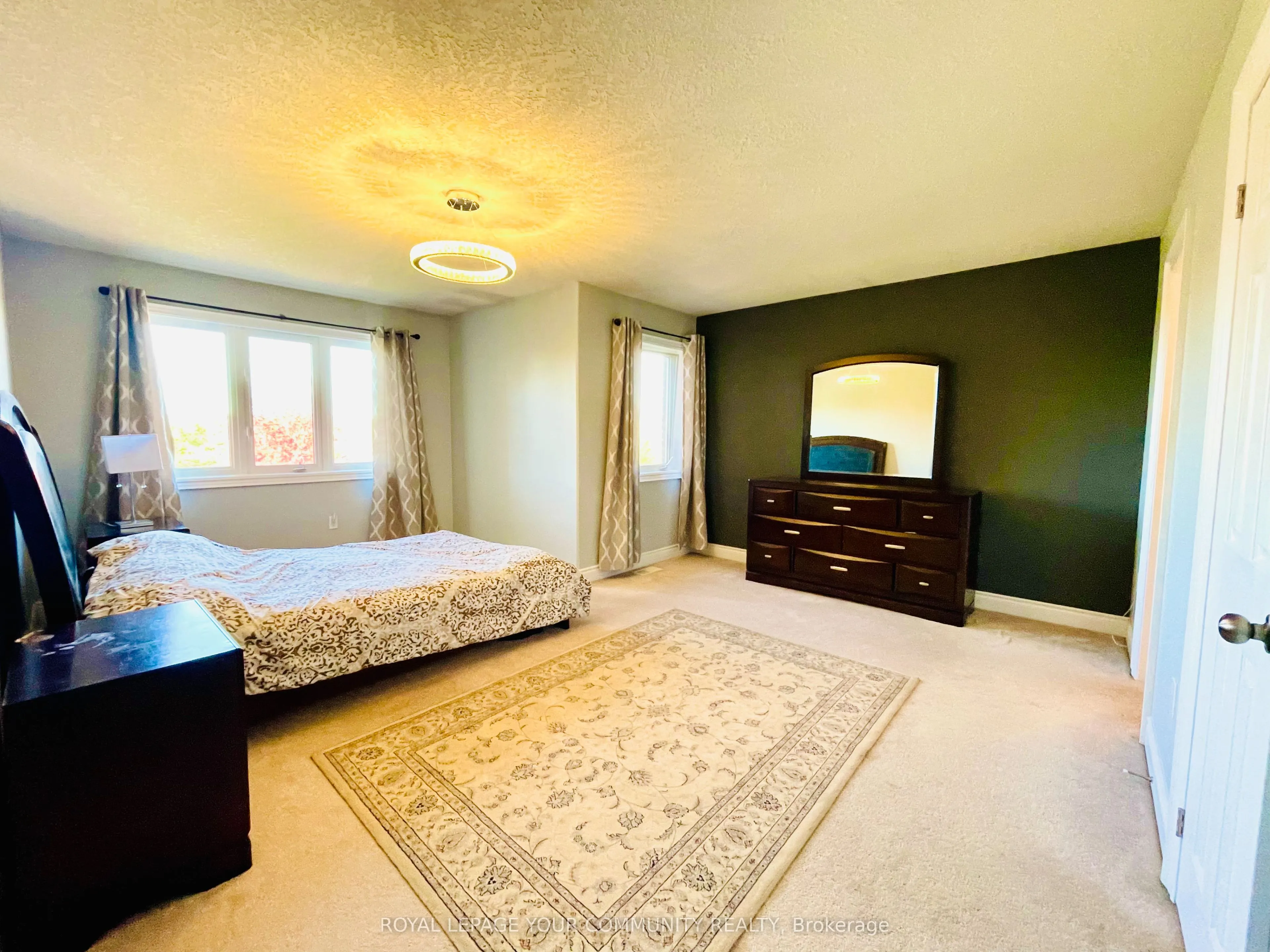 996 Booth Avenue