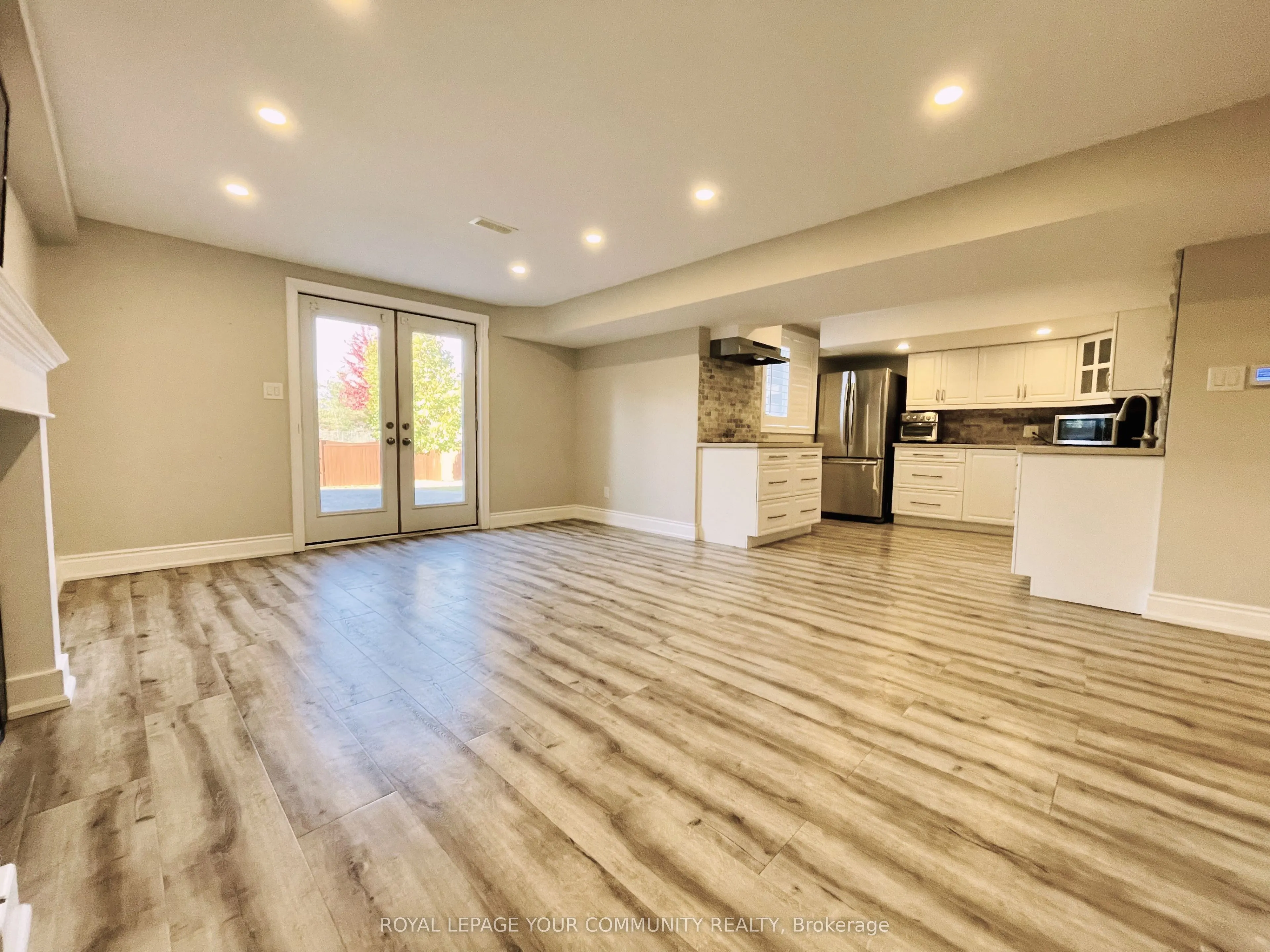 996 Booth Avenue