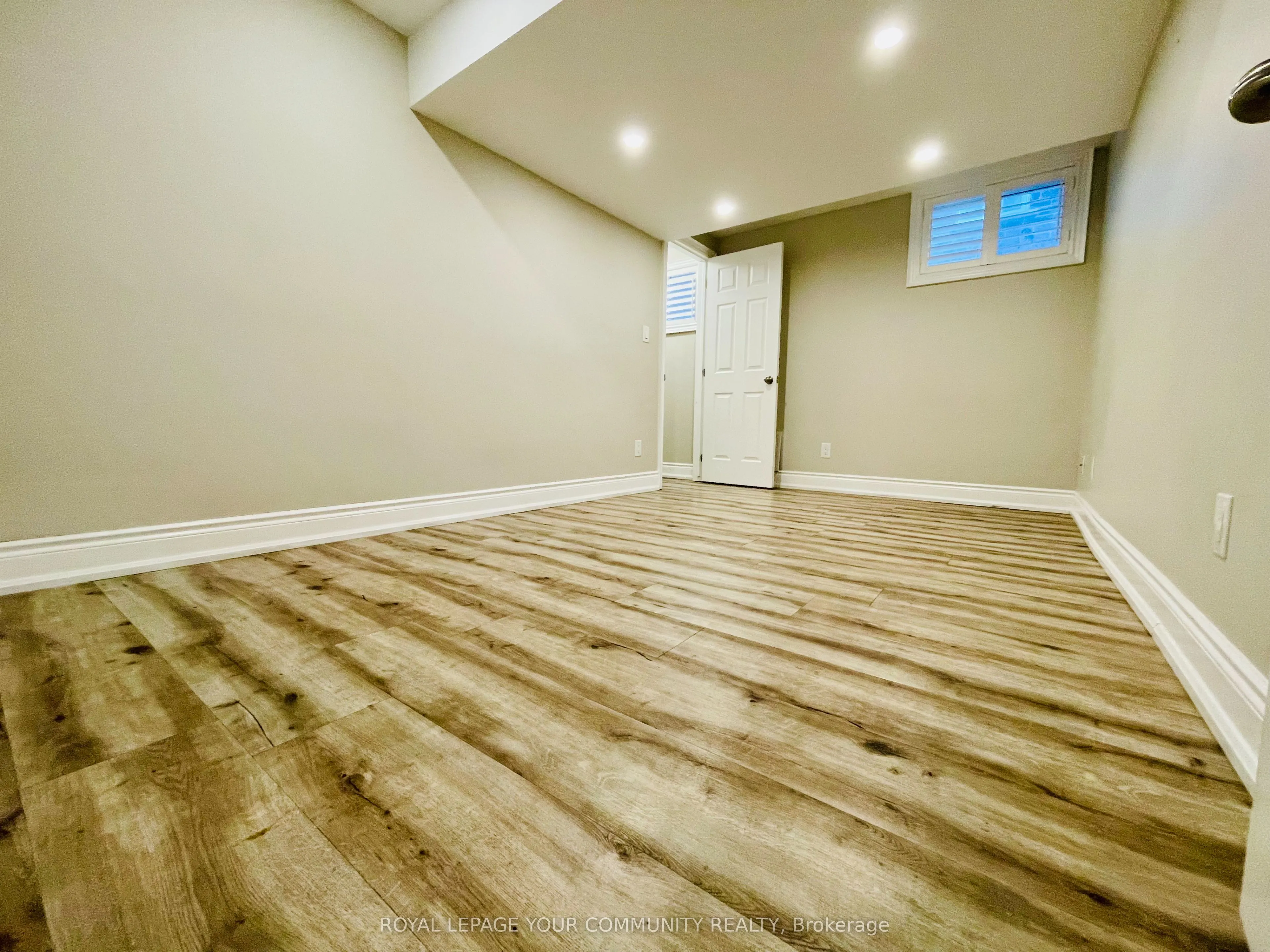 996 Booth Avenue