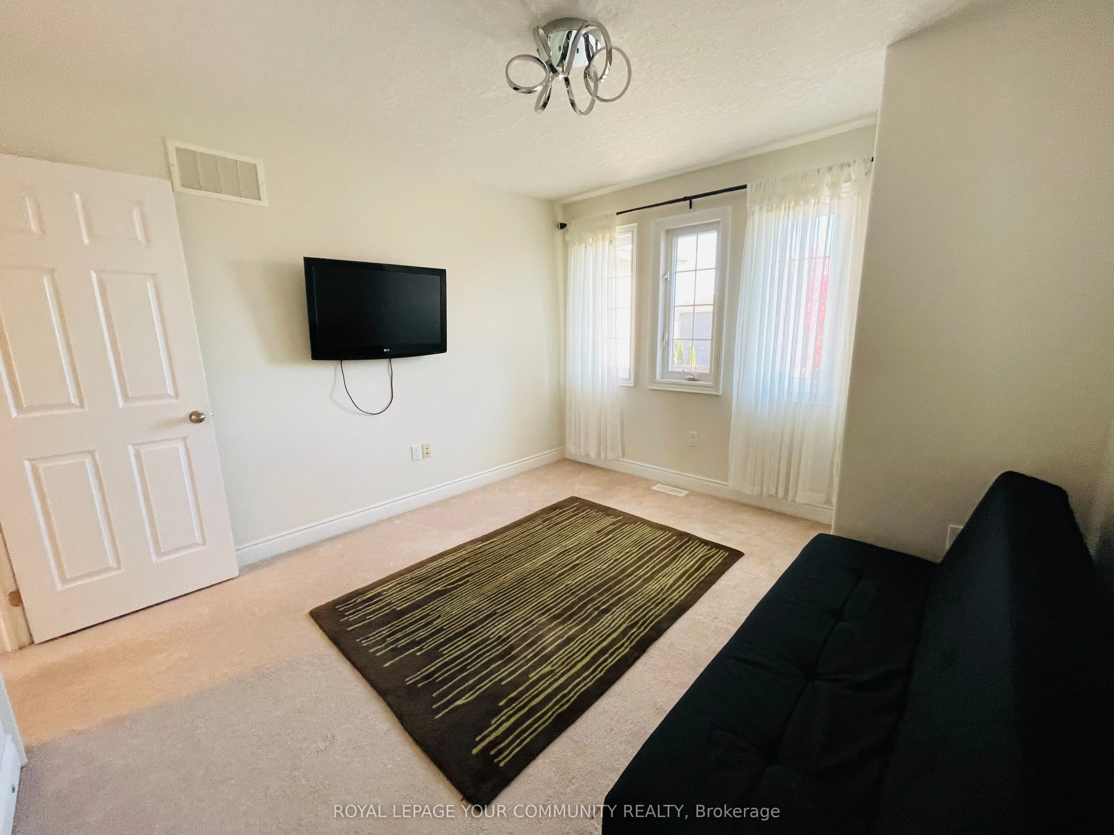 996 Booth Avenue