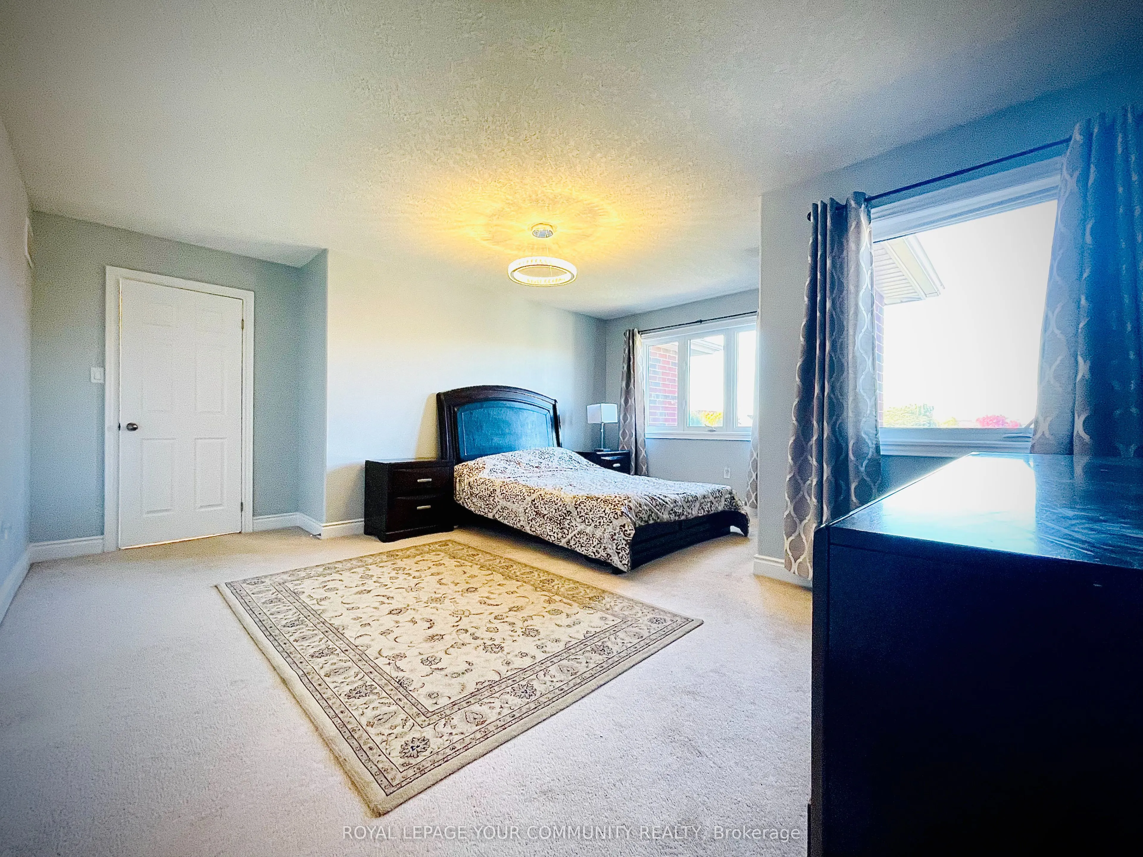 996 Booth Avenue