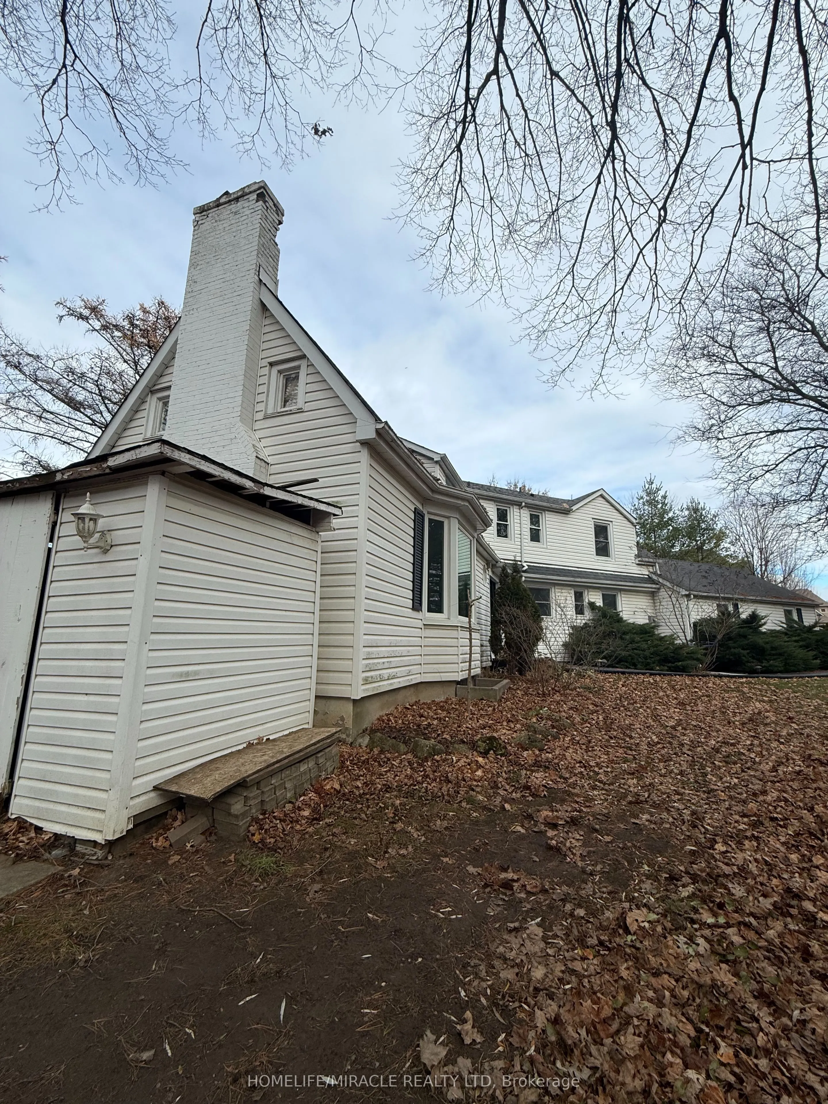10 Yorkton Boulevard