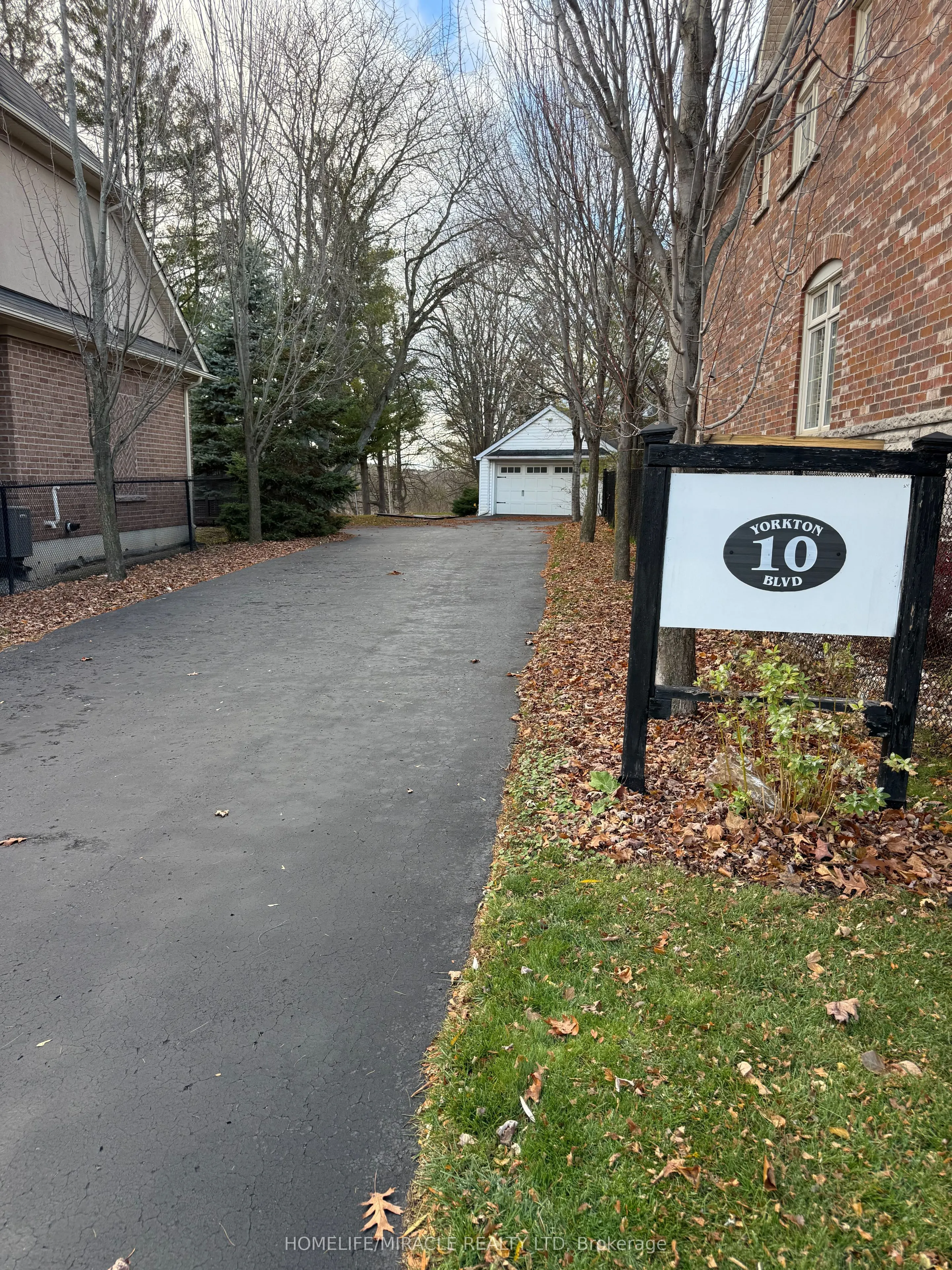 10 Yorkton Boulevard
