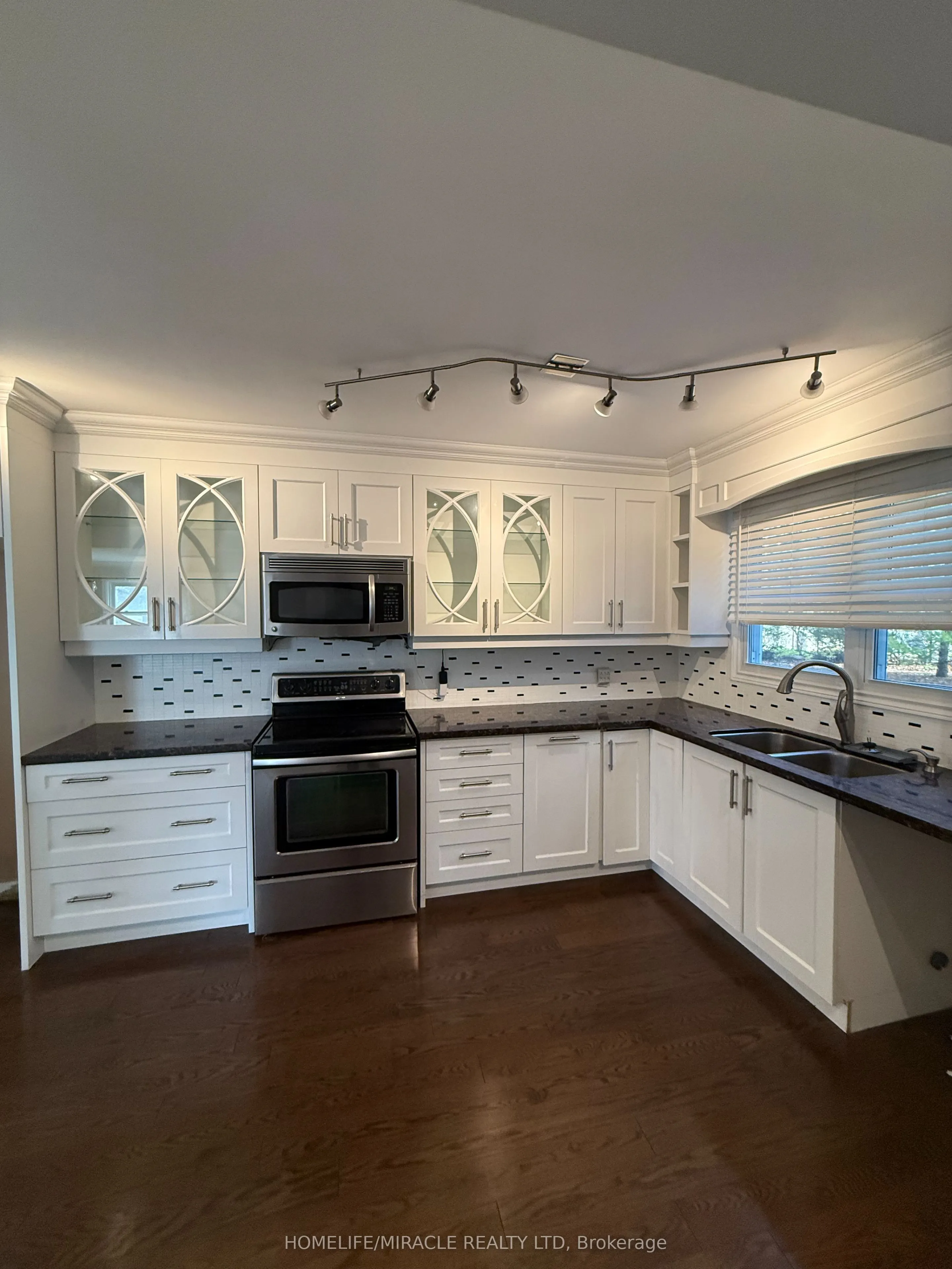 10 Yorkton Boulevard