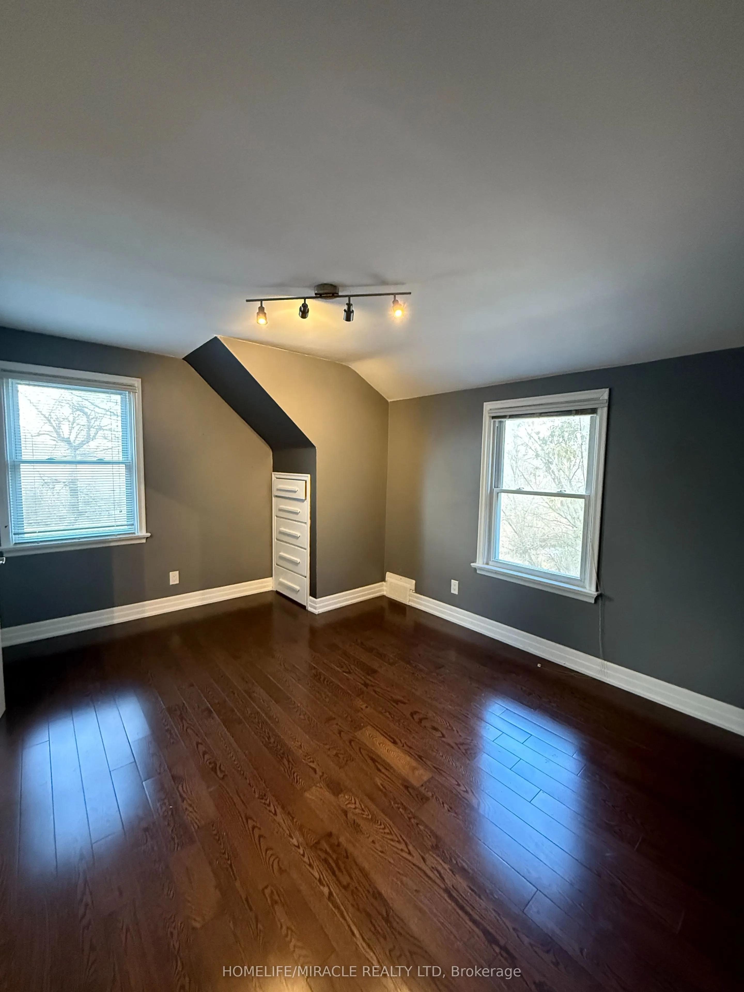 10 Yorkton Boulevard