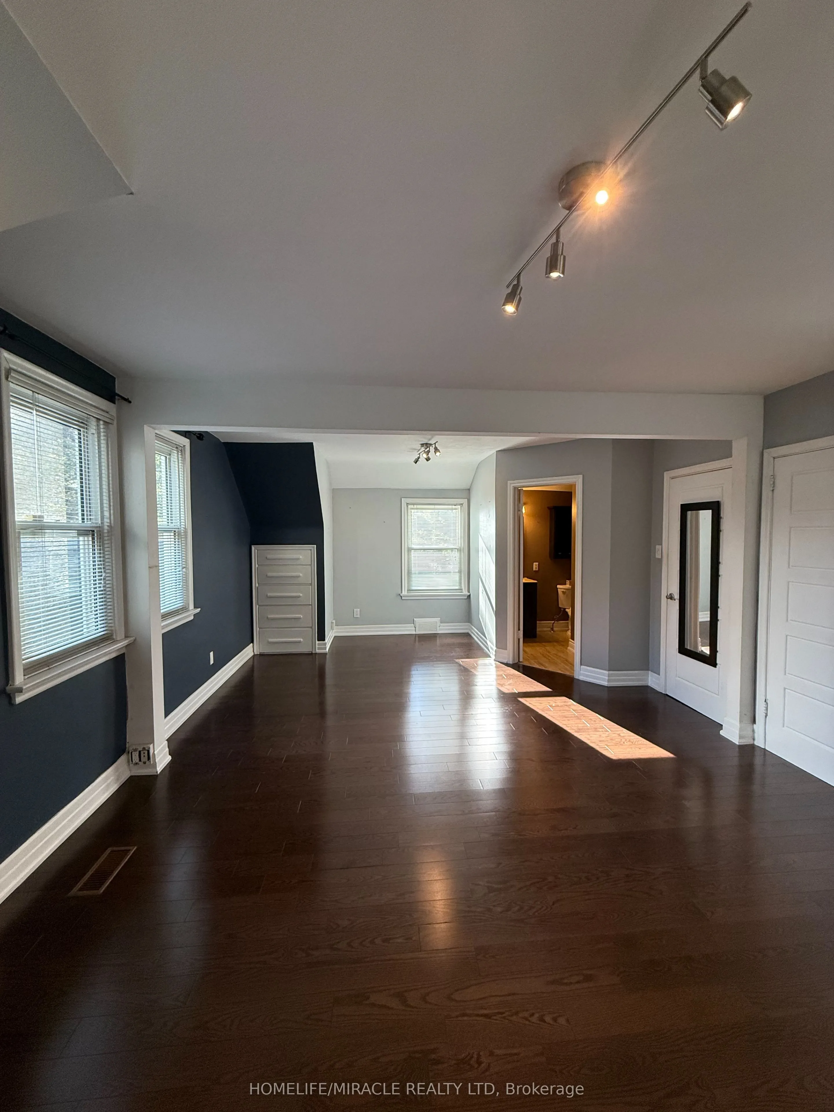 10 Yorkton Boulevard