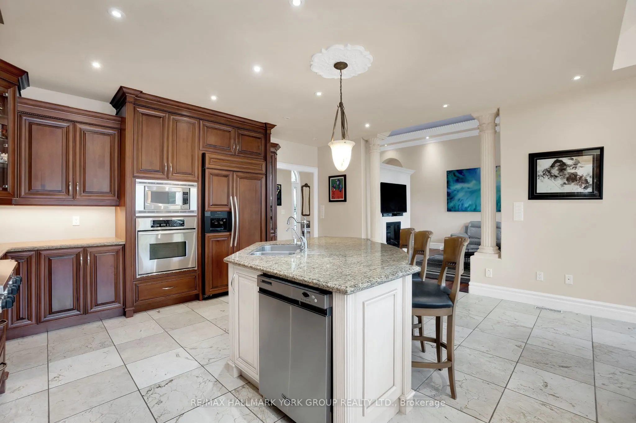 2 Kingswood Drive