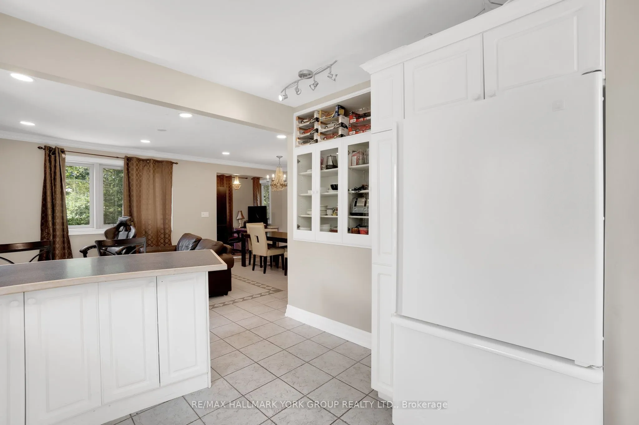 2 Kingswood Drive