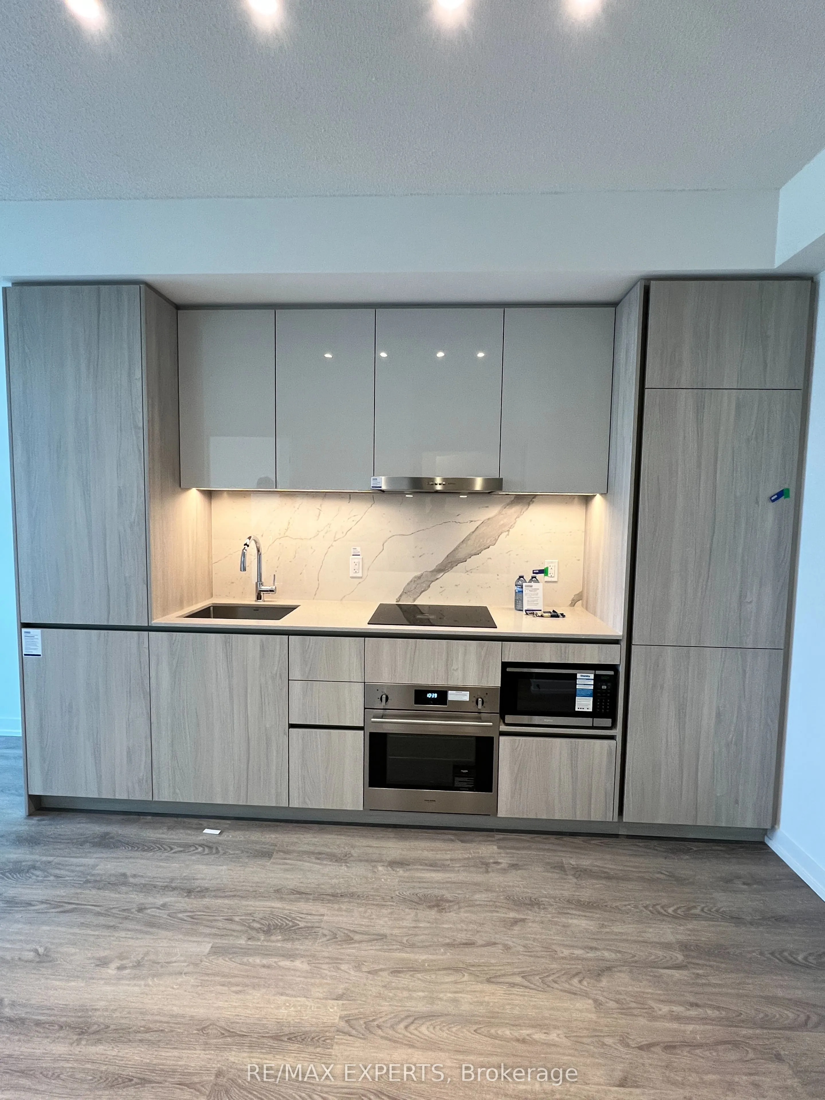 8 Interchange Way #2803