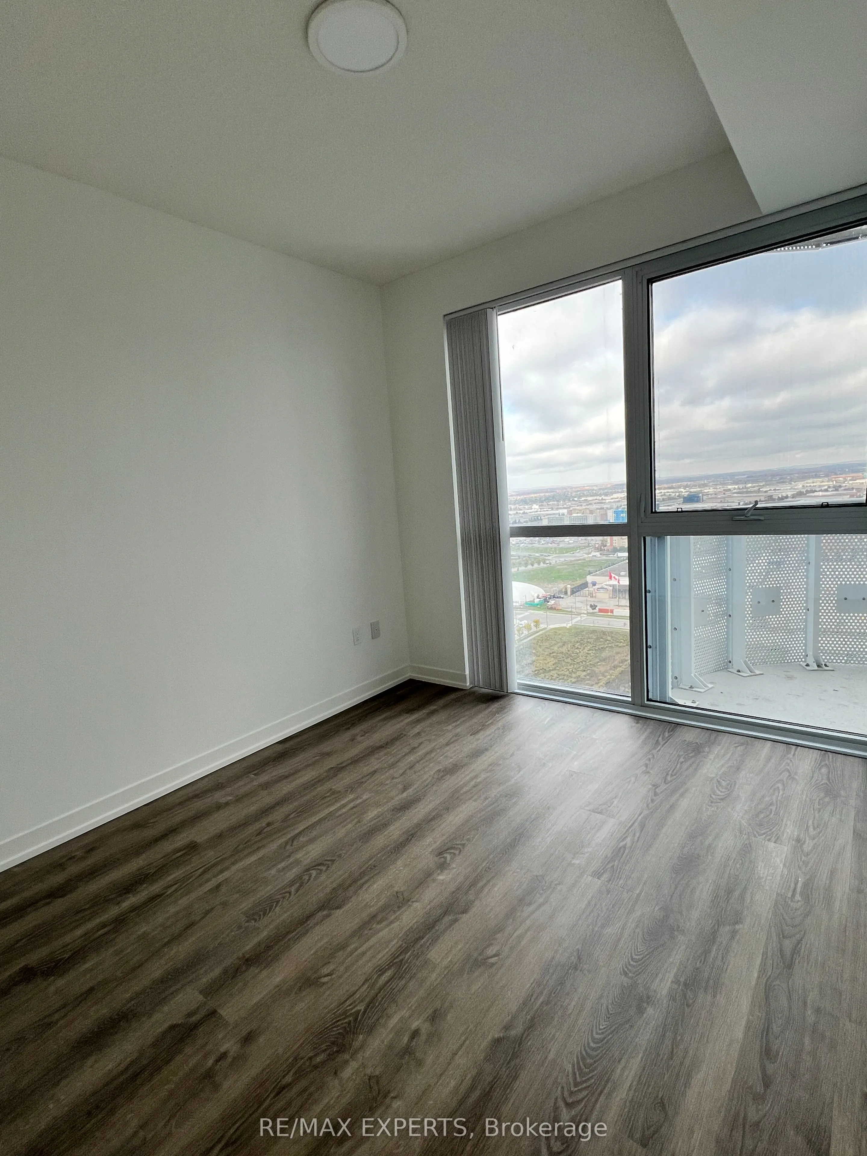 8 Interchange Way #2803