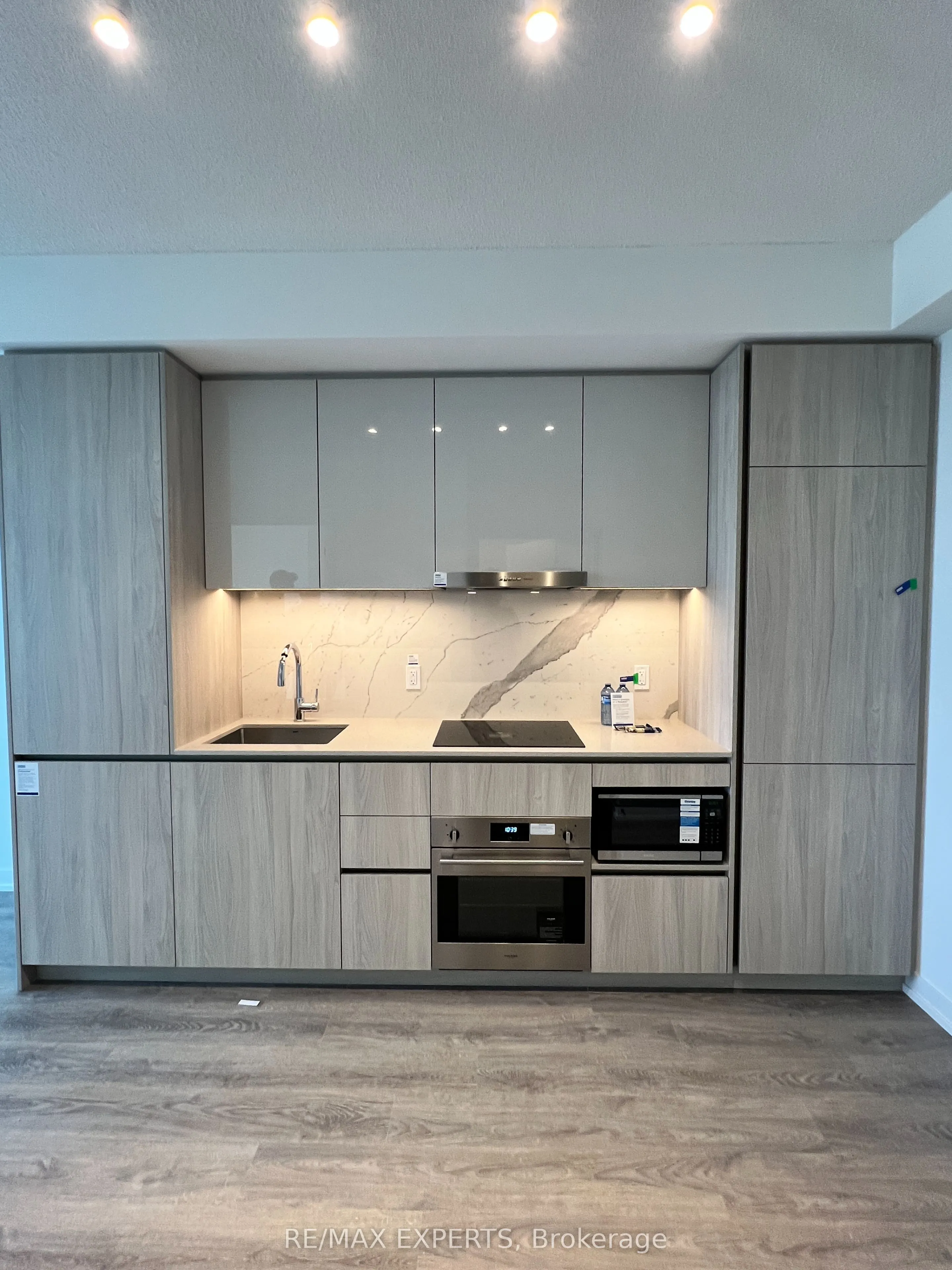 8 Interchange Way #2803