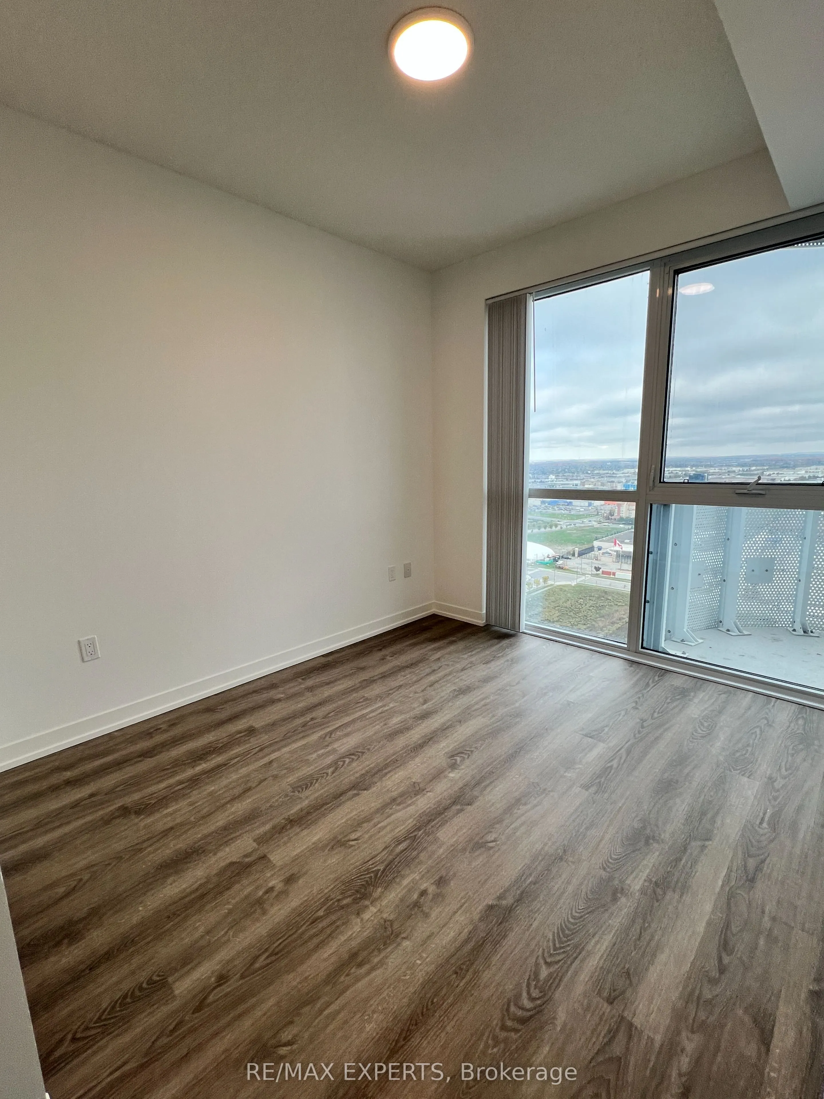 8 Interchange Way #2803