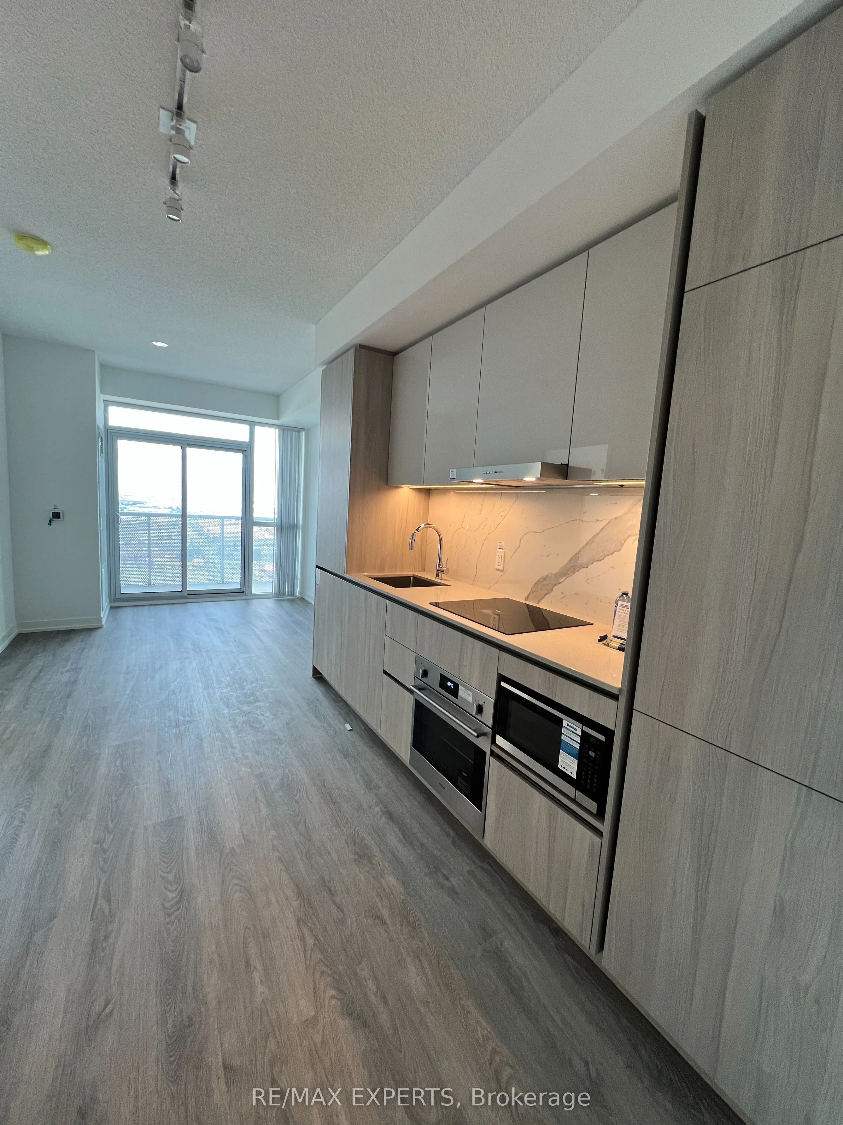8 Interchange Way #2803