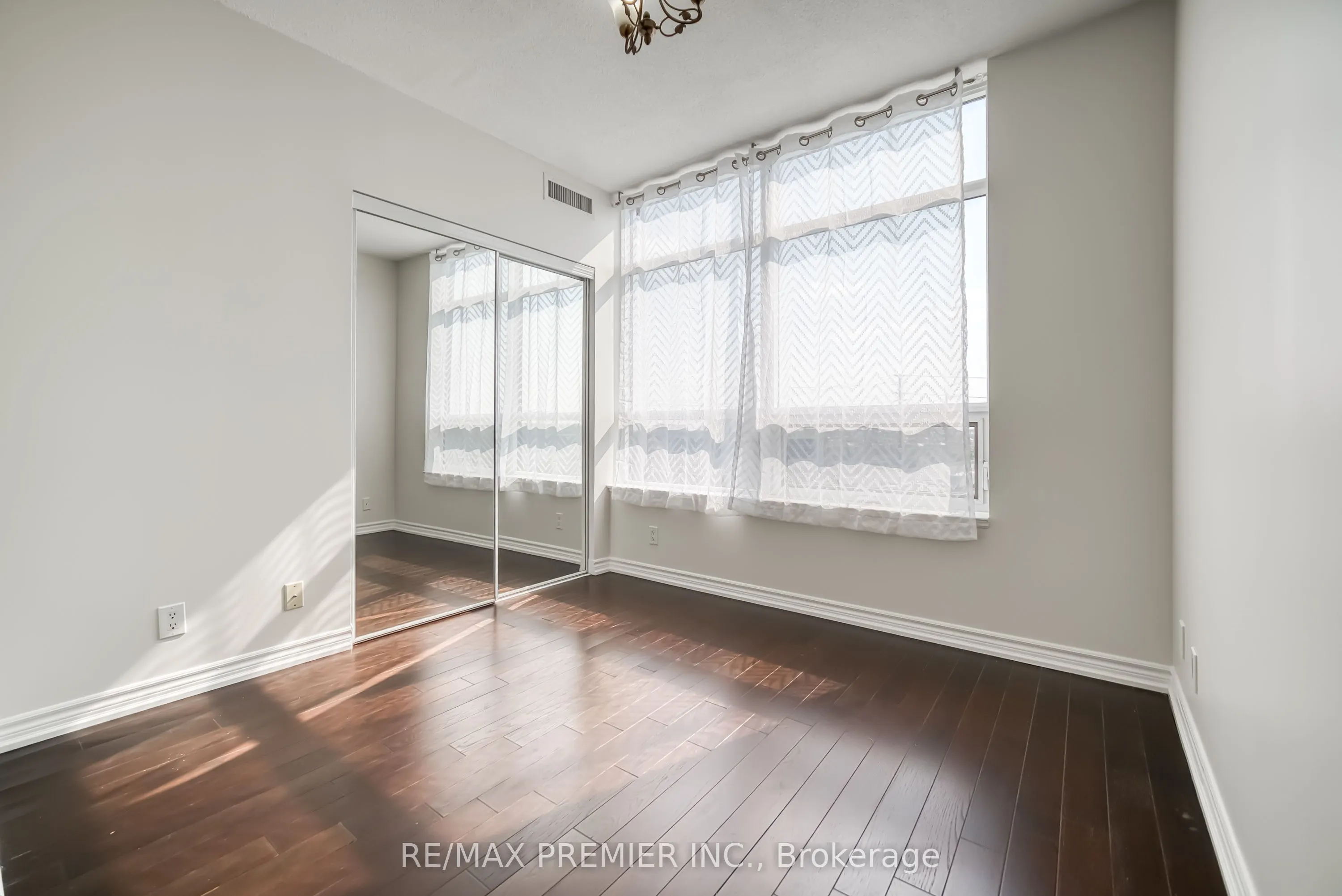 9225 Jane Street #614