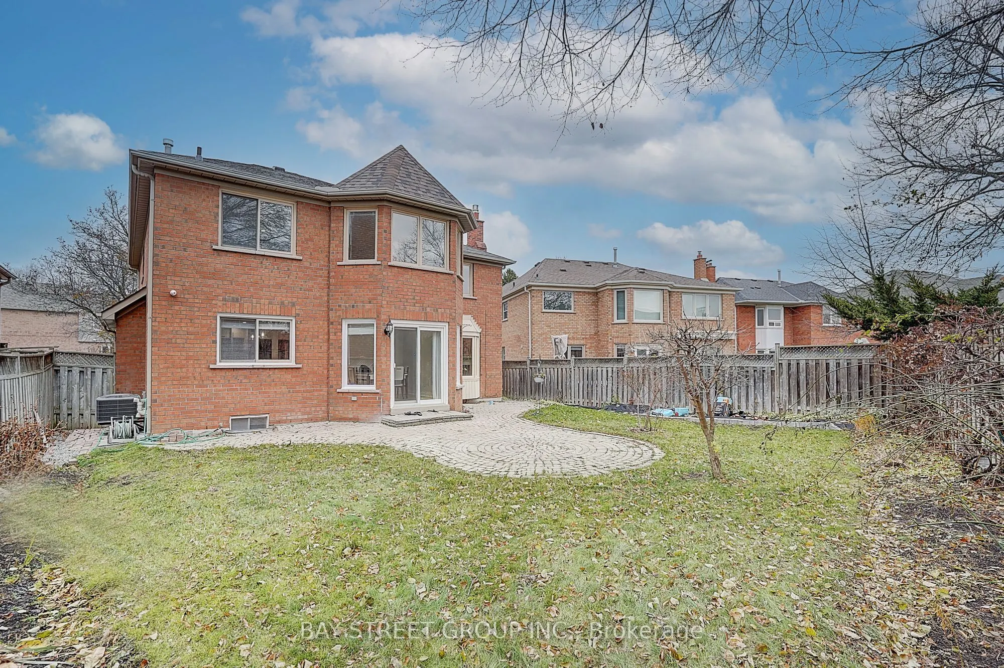 8 Mooreland Court